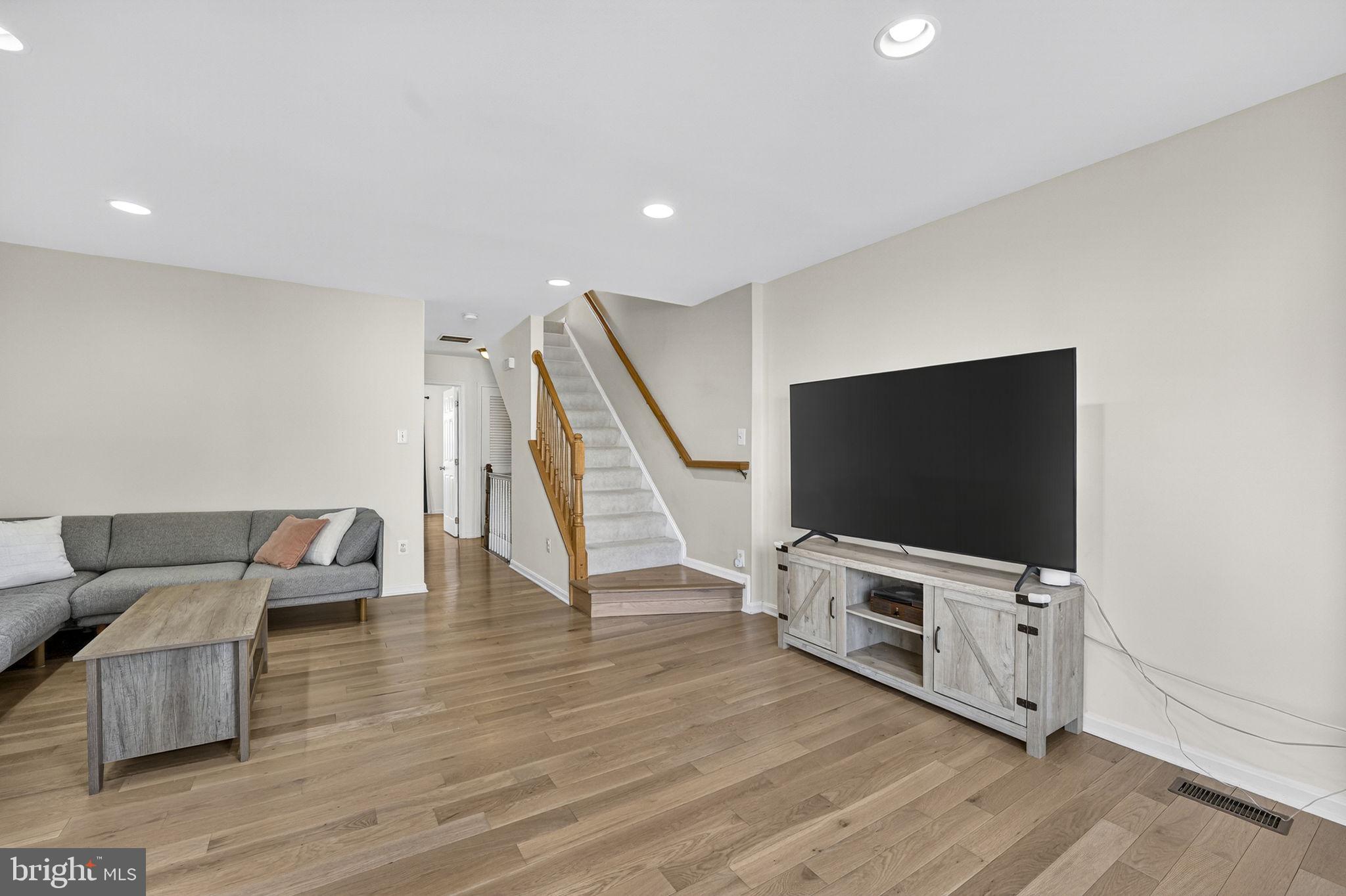 SOUTH RIDING - Residential