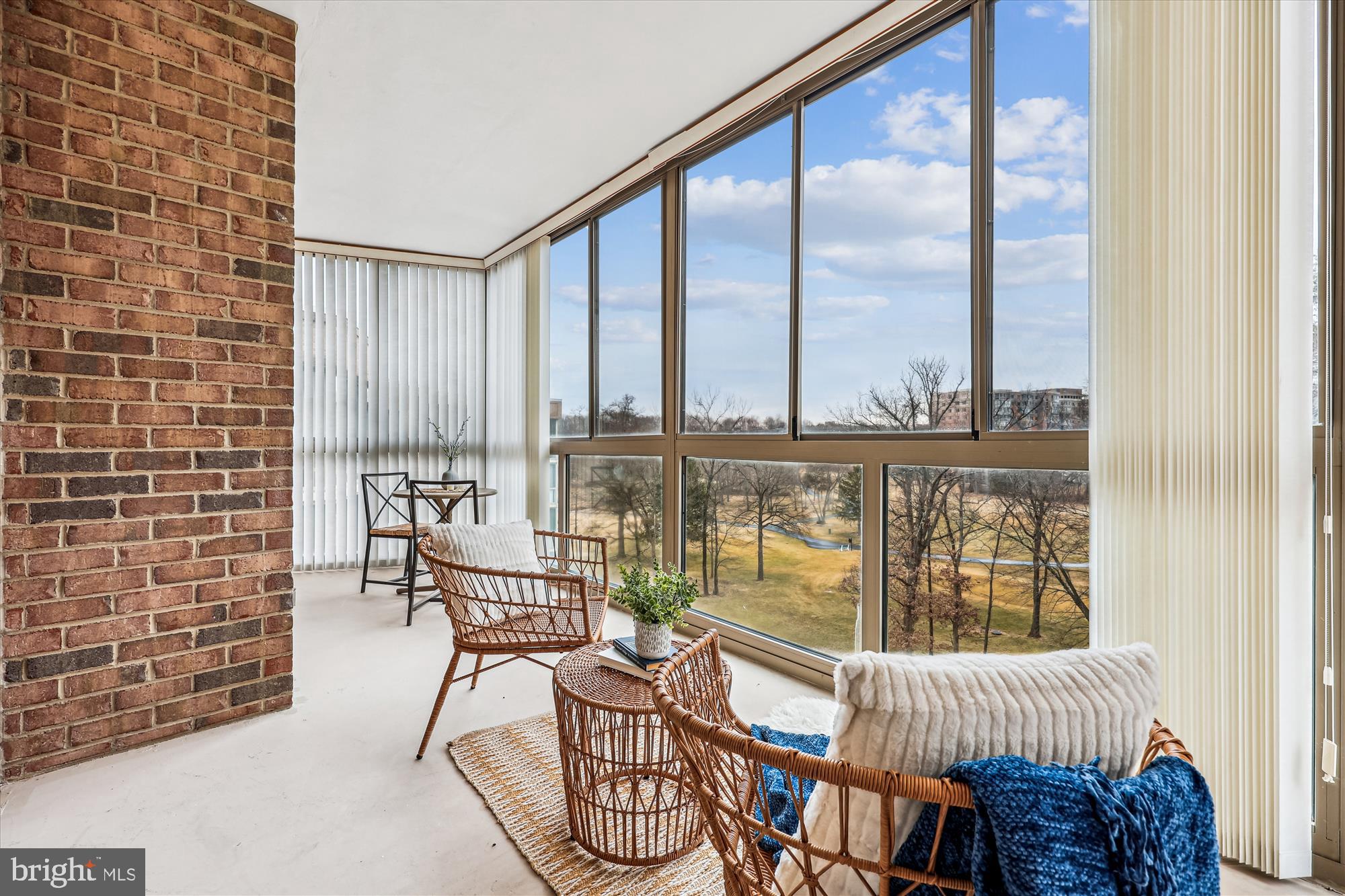 TURNBERRY COURTS AT LEIS - Residential