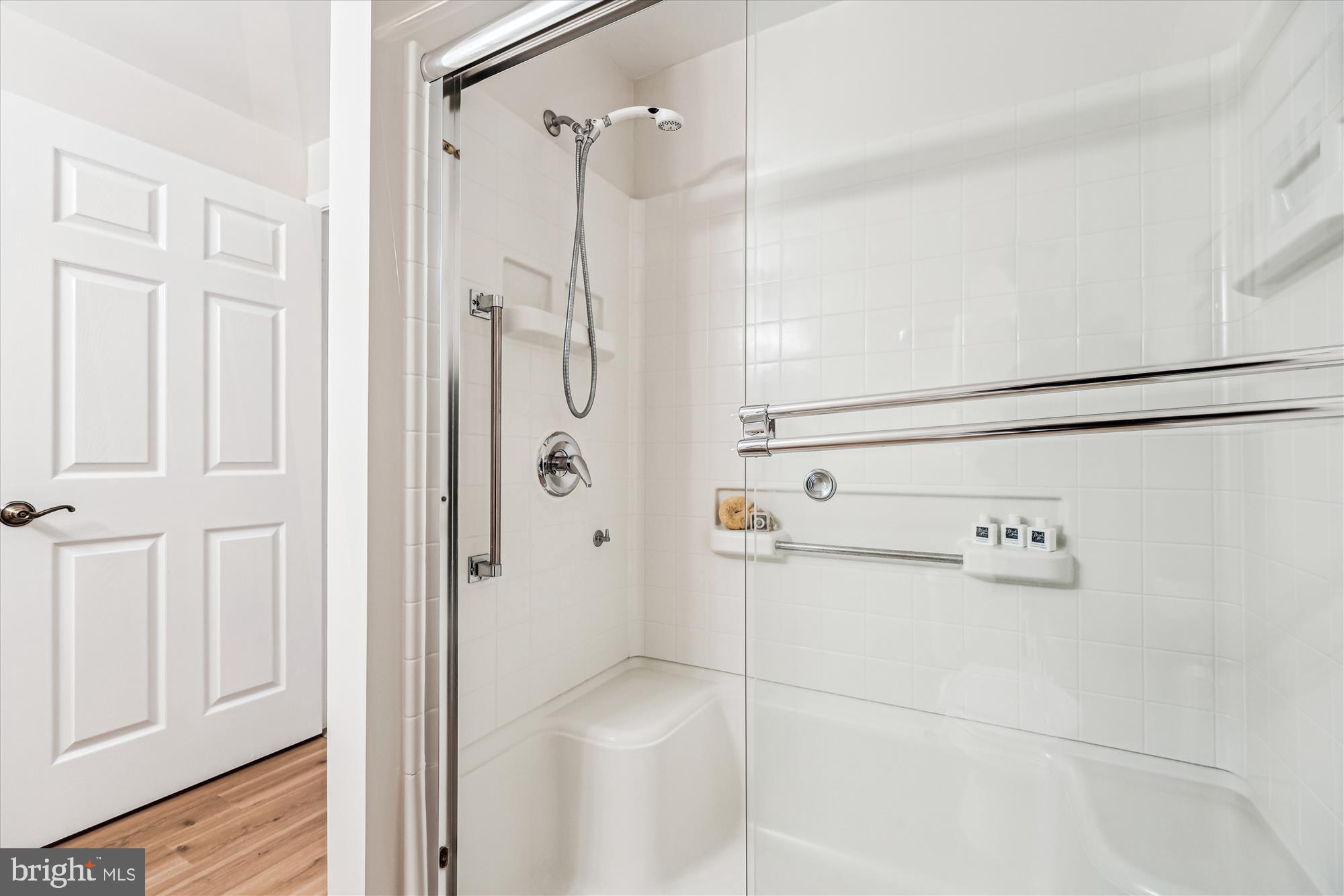 TURNBERRY COURTS AT LEIS - Residential