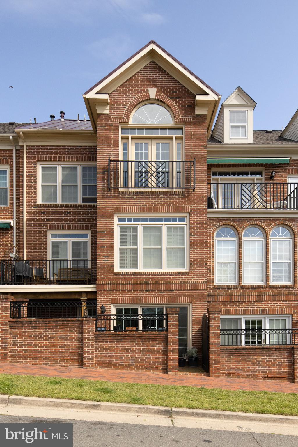 RIVERGATE - Residential