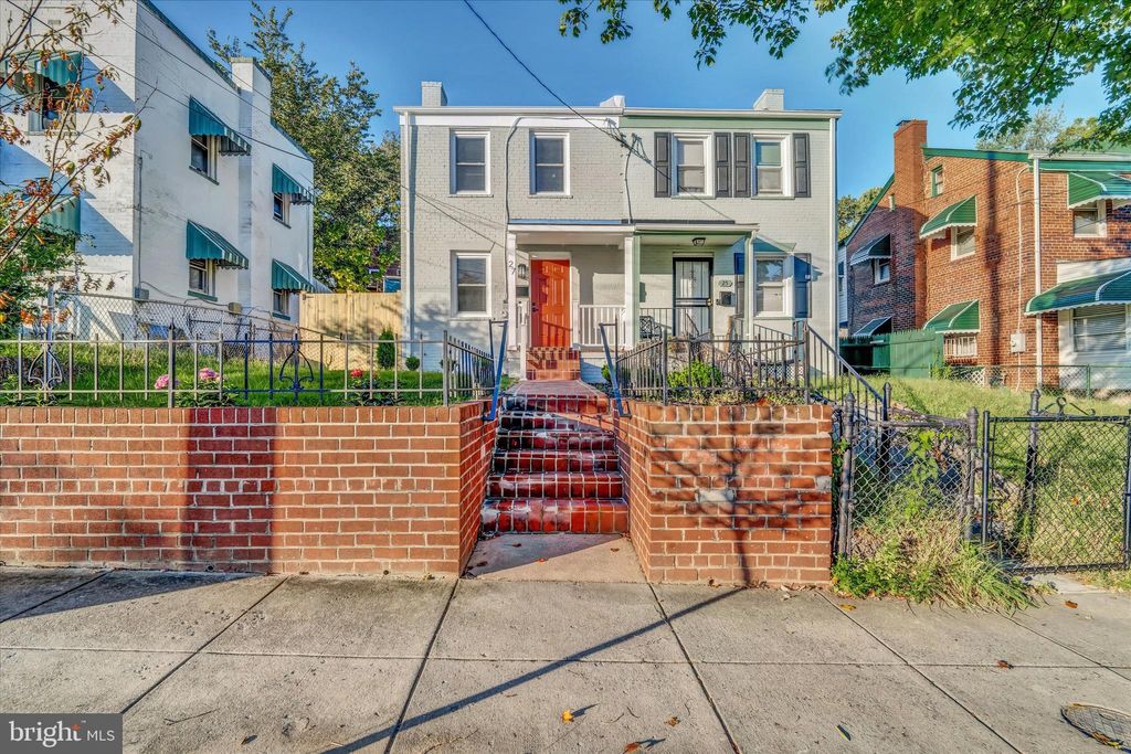 Photo of 27 47th Street SE, WASHINGTON, DC 20019 (MLS # DCDC2226590)