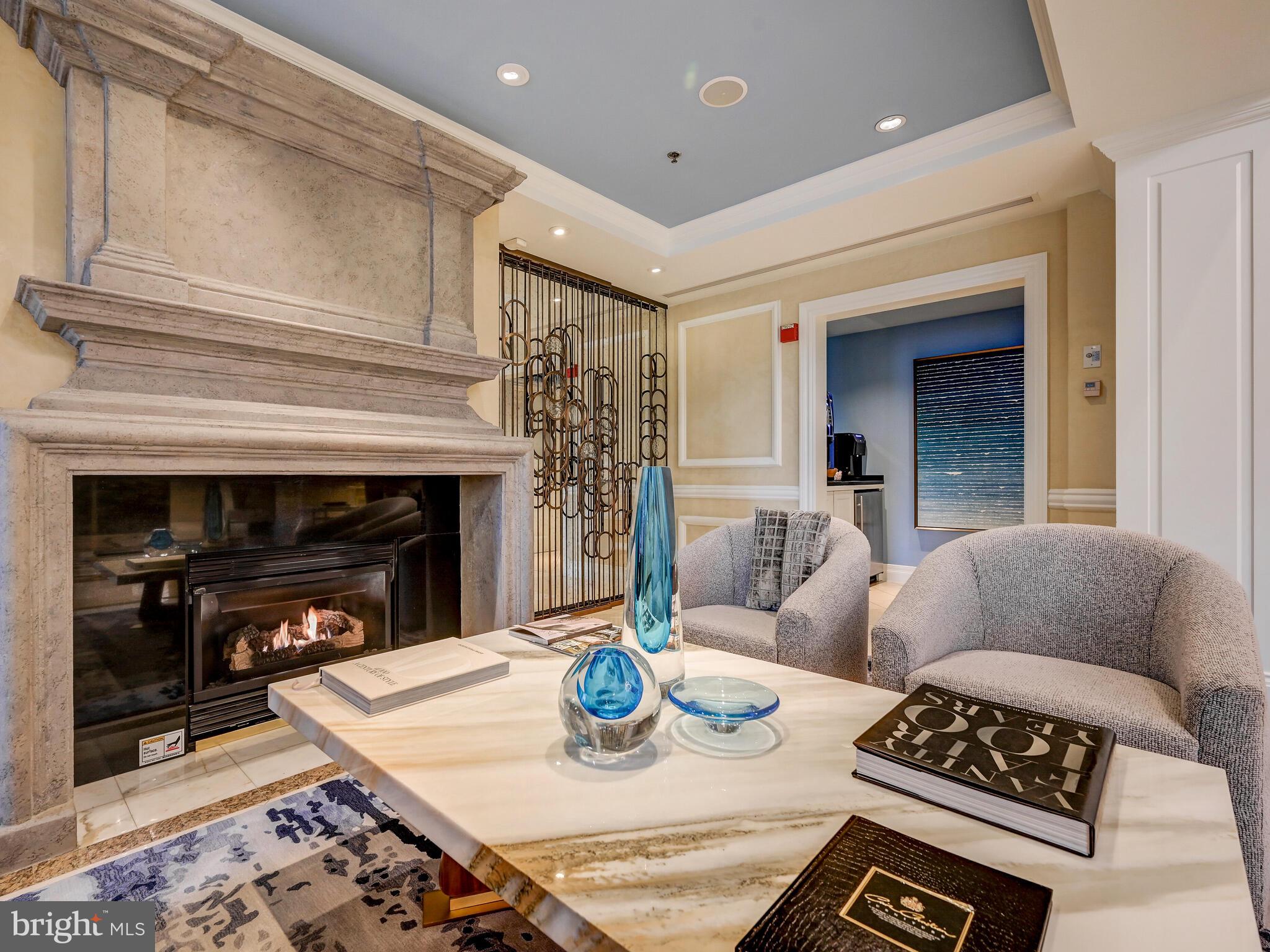 THE RITZ-CARLTON RESIDENCES - Residential Lease