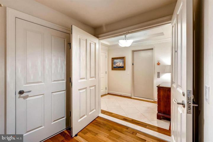 THE RITZ-CARLTON RESIDENCES - Residential Lease