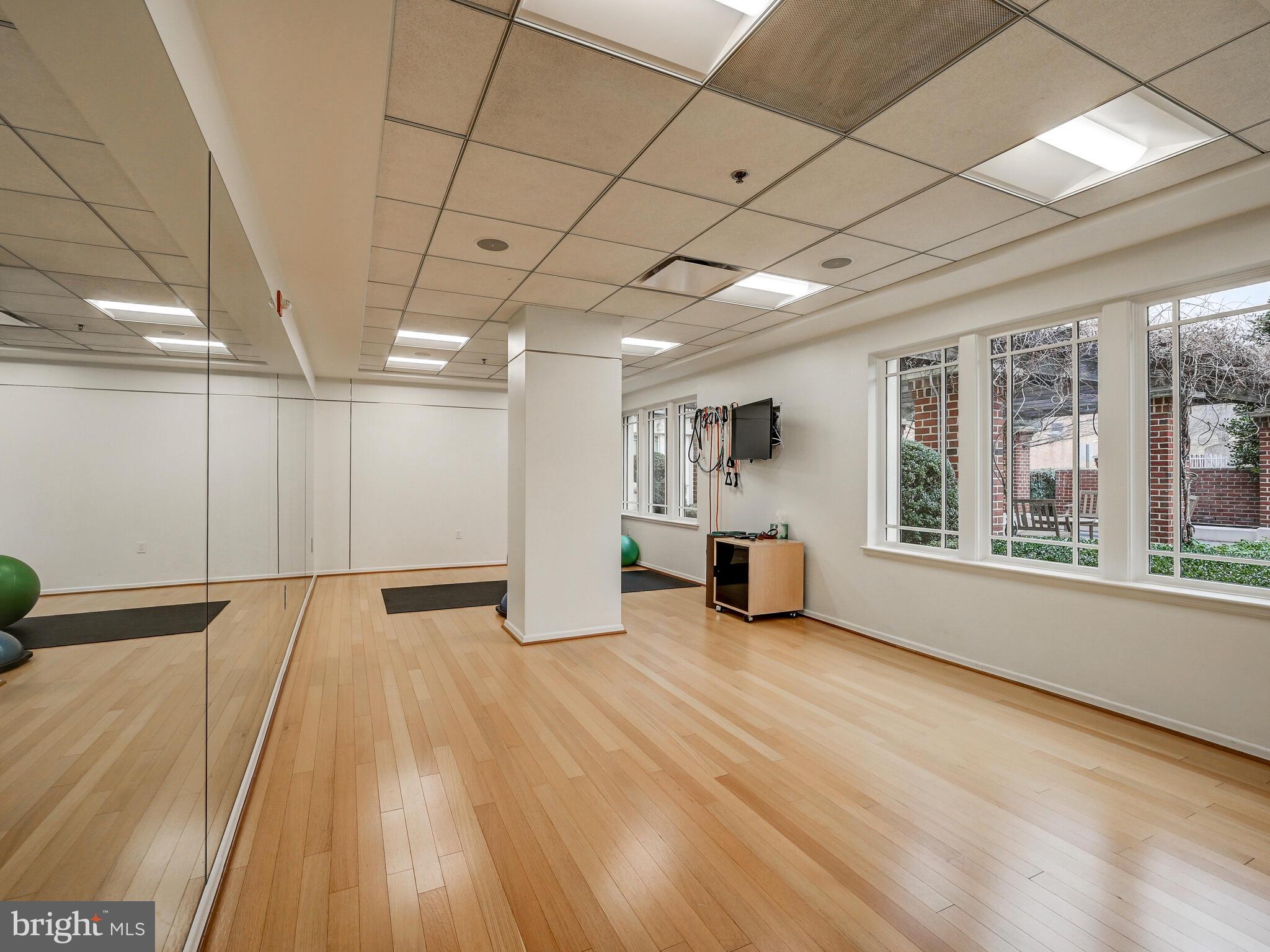 THE RITZ-CARLTON RESIDENCES - Residential Lease