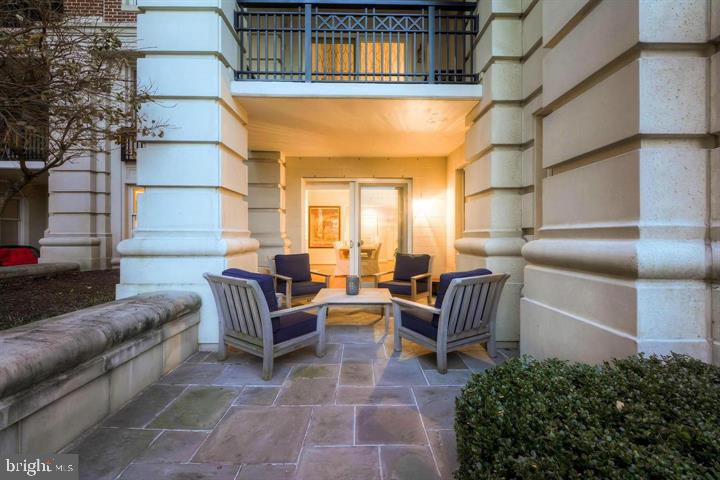 THE RITZ-CARLTON RESIDENCES - Residential Lease