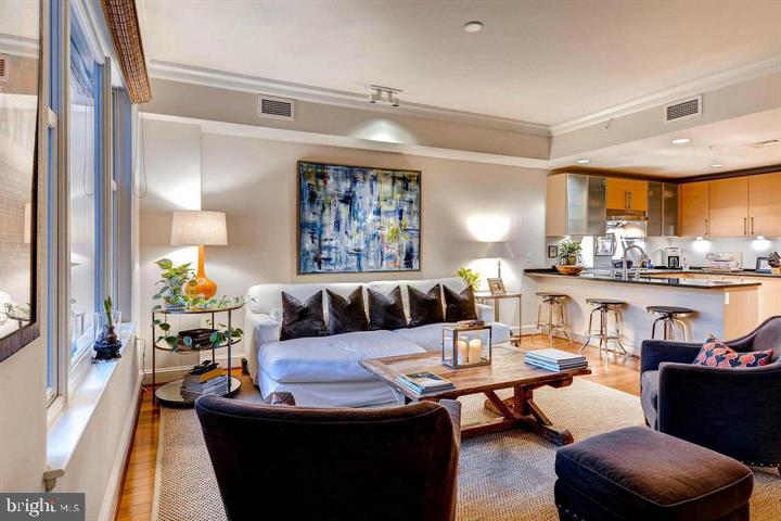 THE RITZ-CARLTON RESIDENCES - Residential Lease