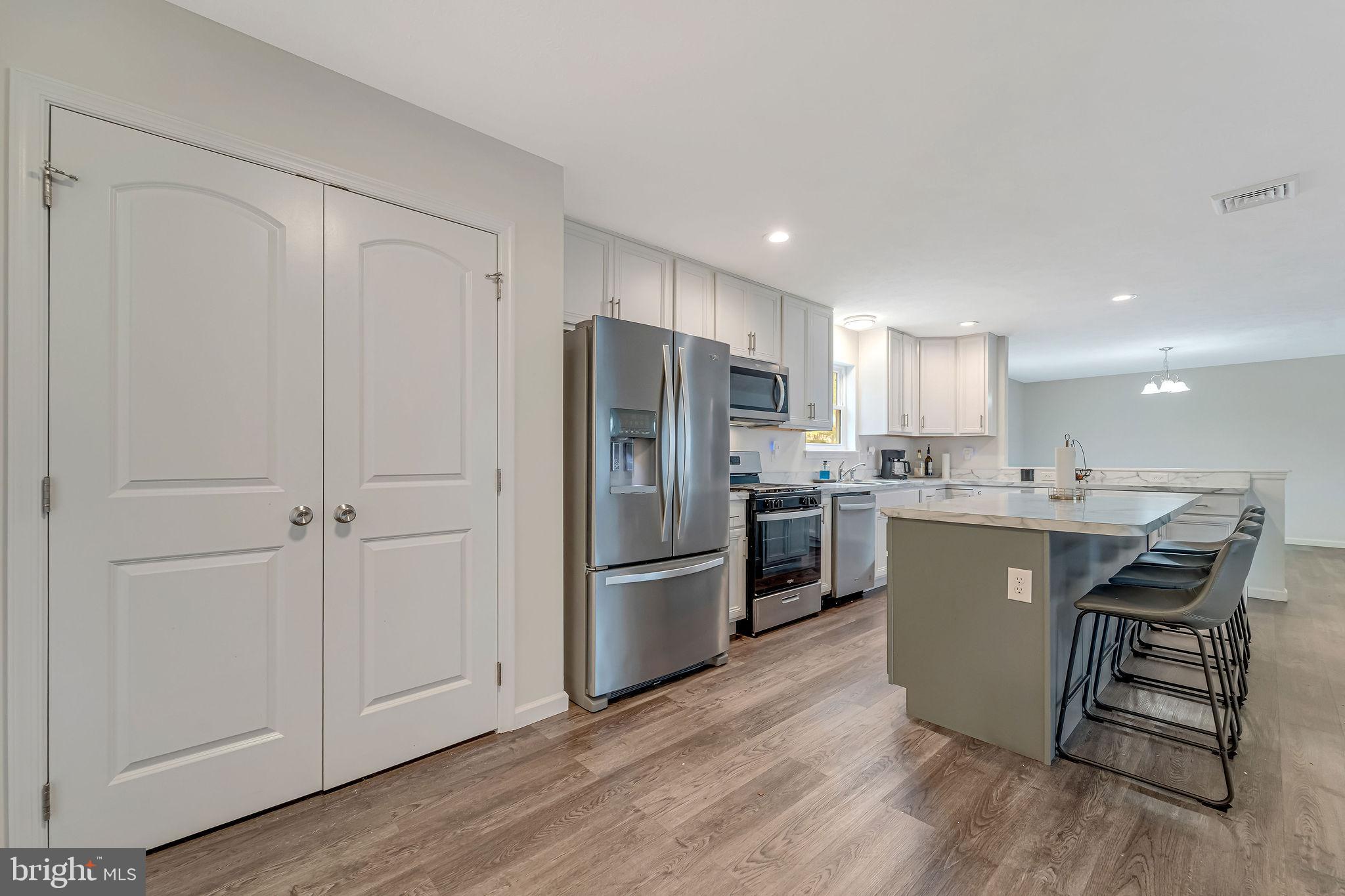 MONROE LAKES - Residential