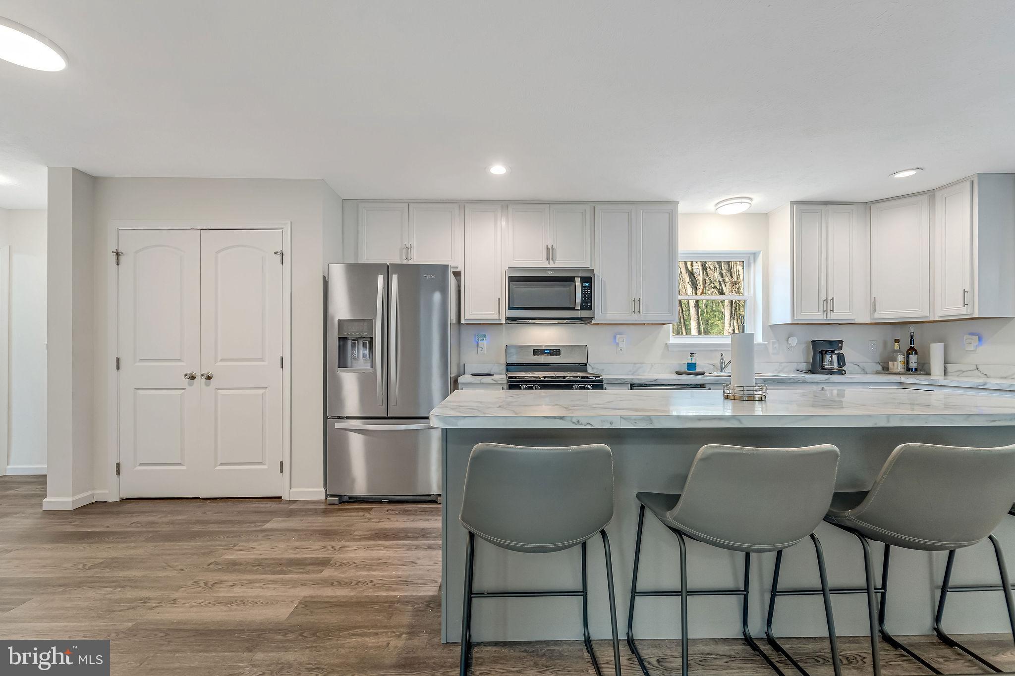 MONROE LAKES - Residential