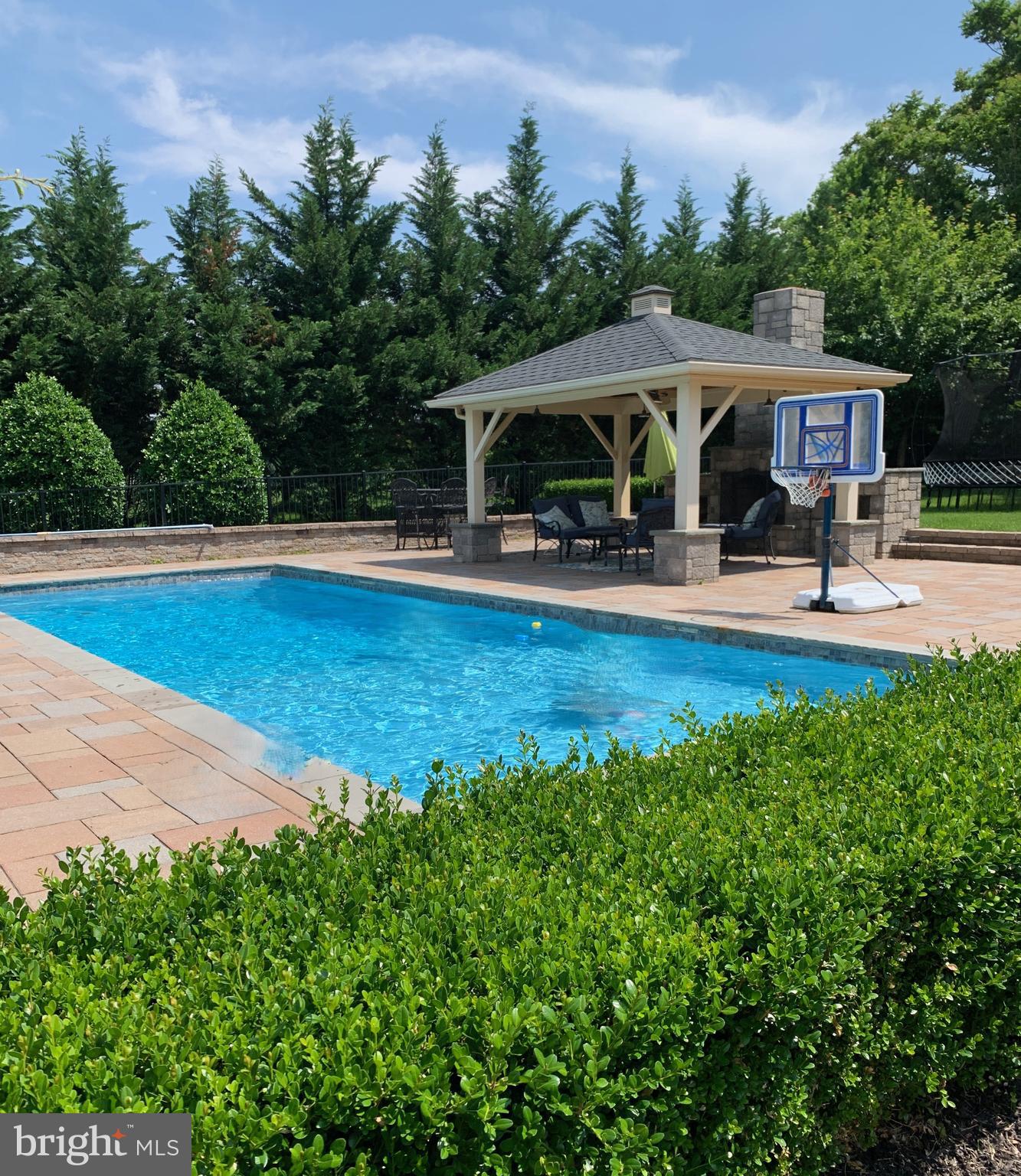 LONG ACRES - Residential