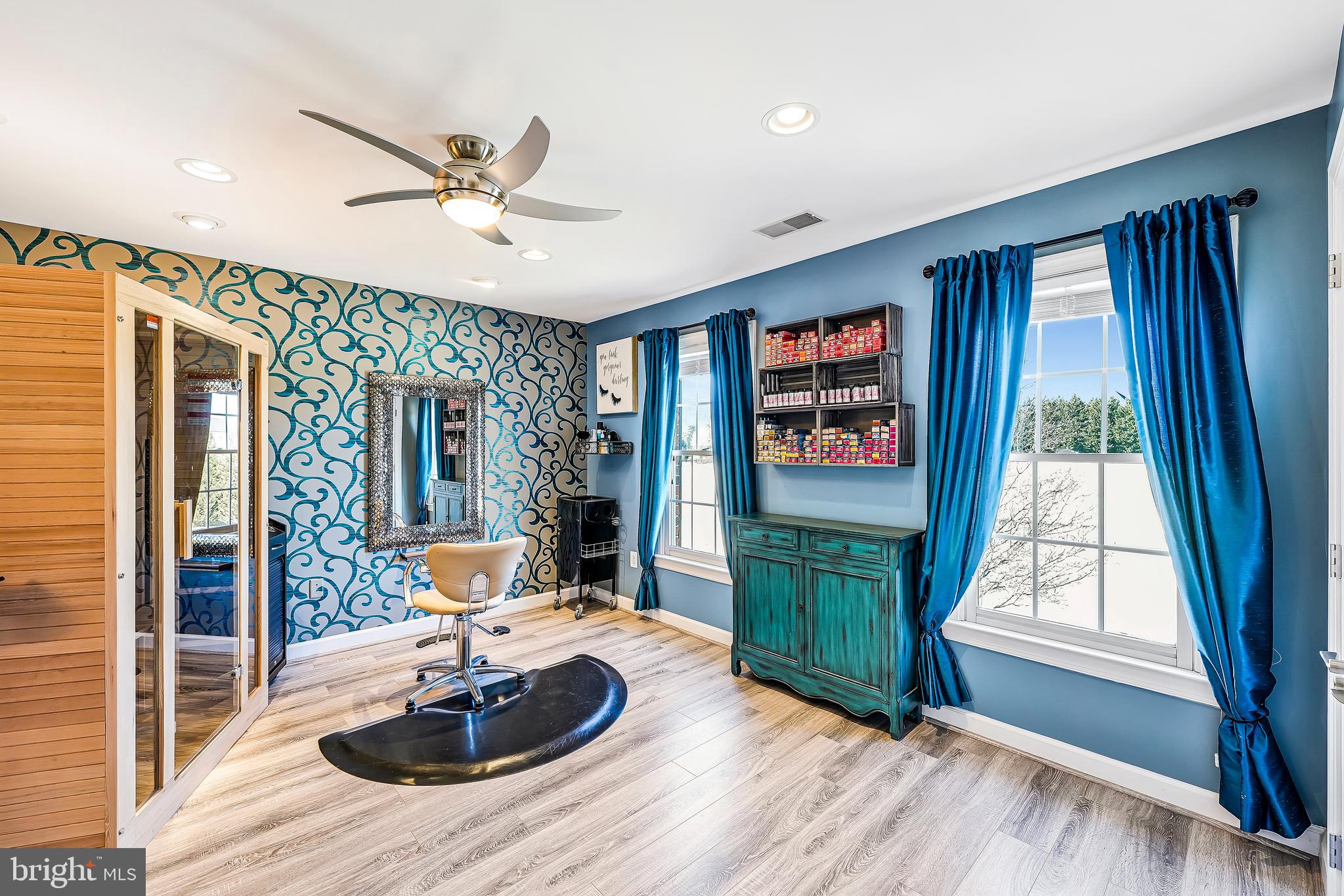 LONG ACRES - Residential