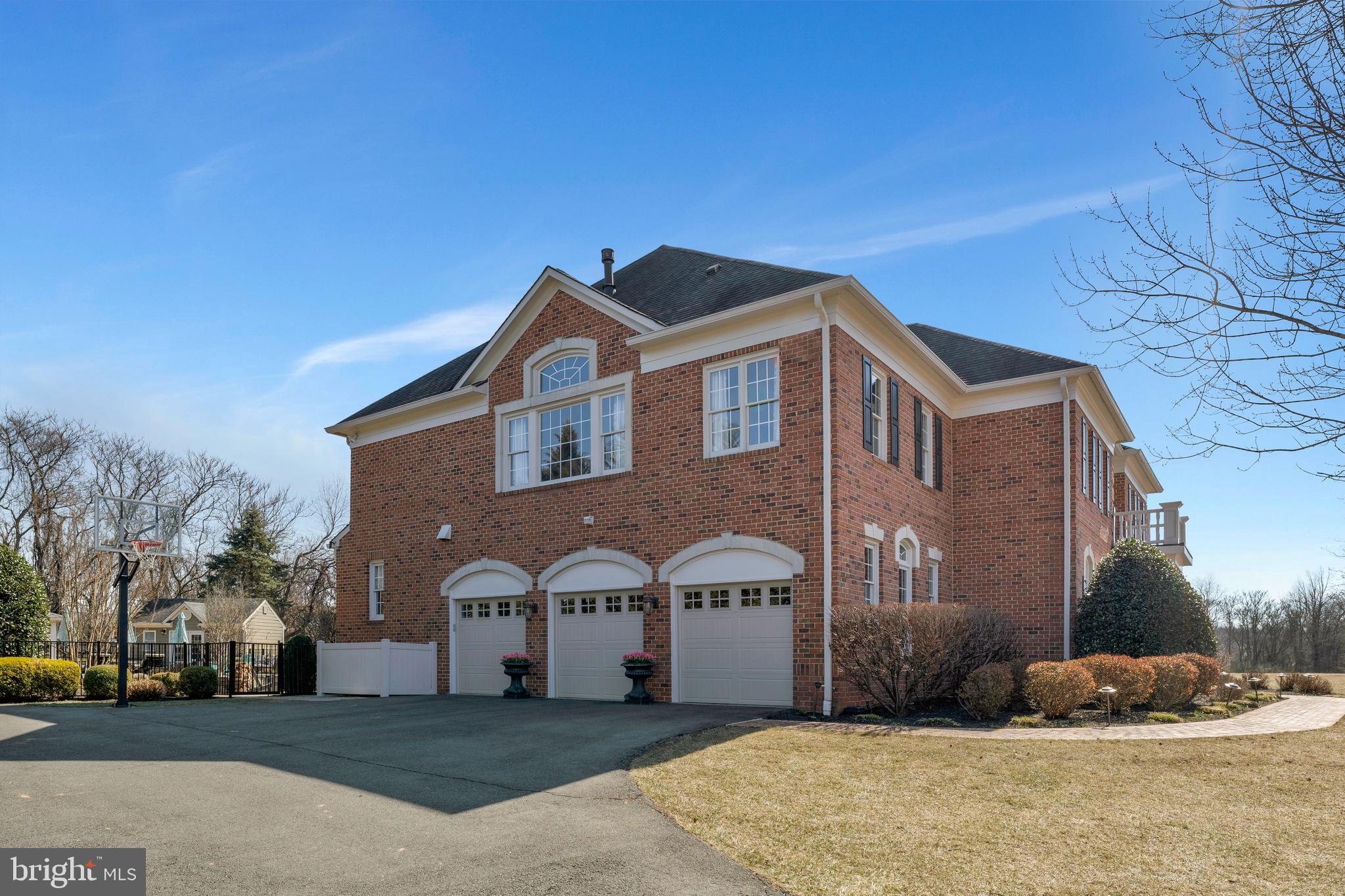 LONG ACRES - Residential