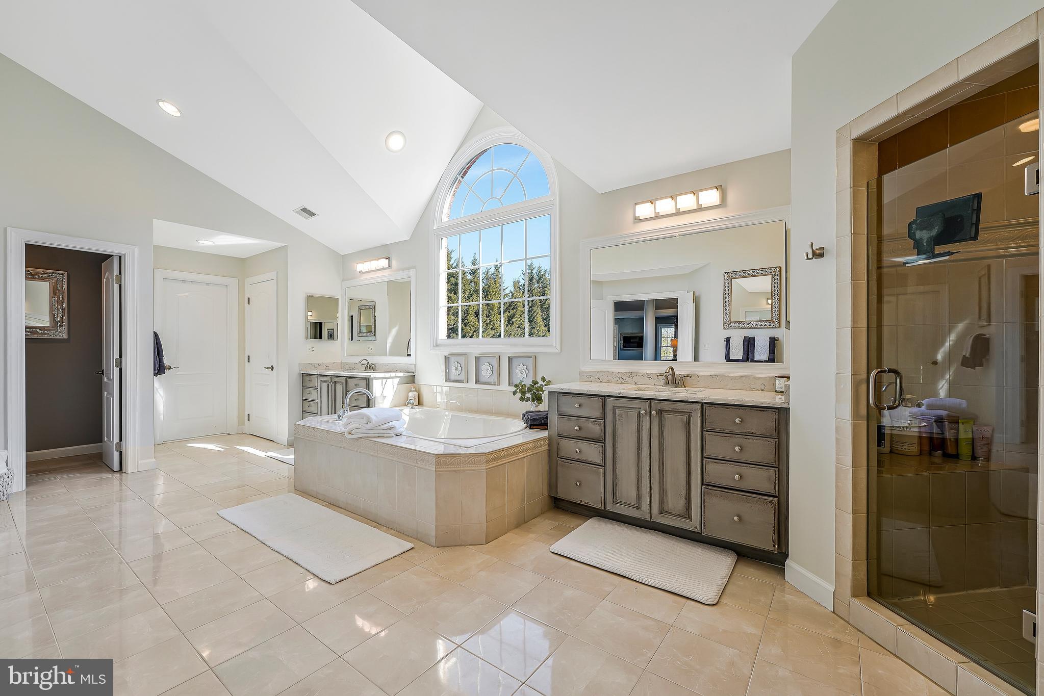 LONG ACRES - Residential