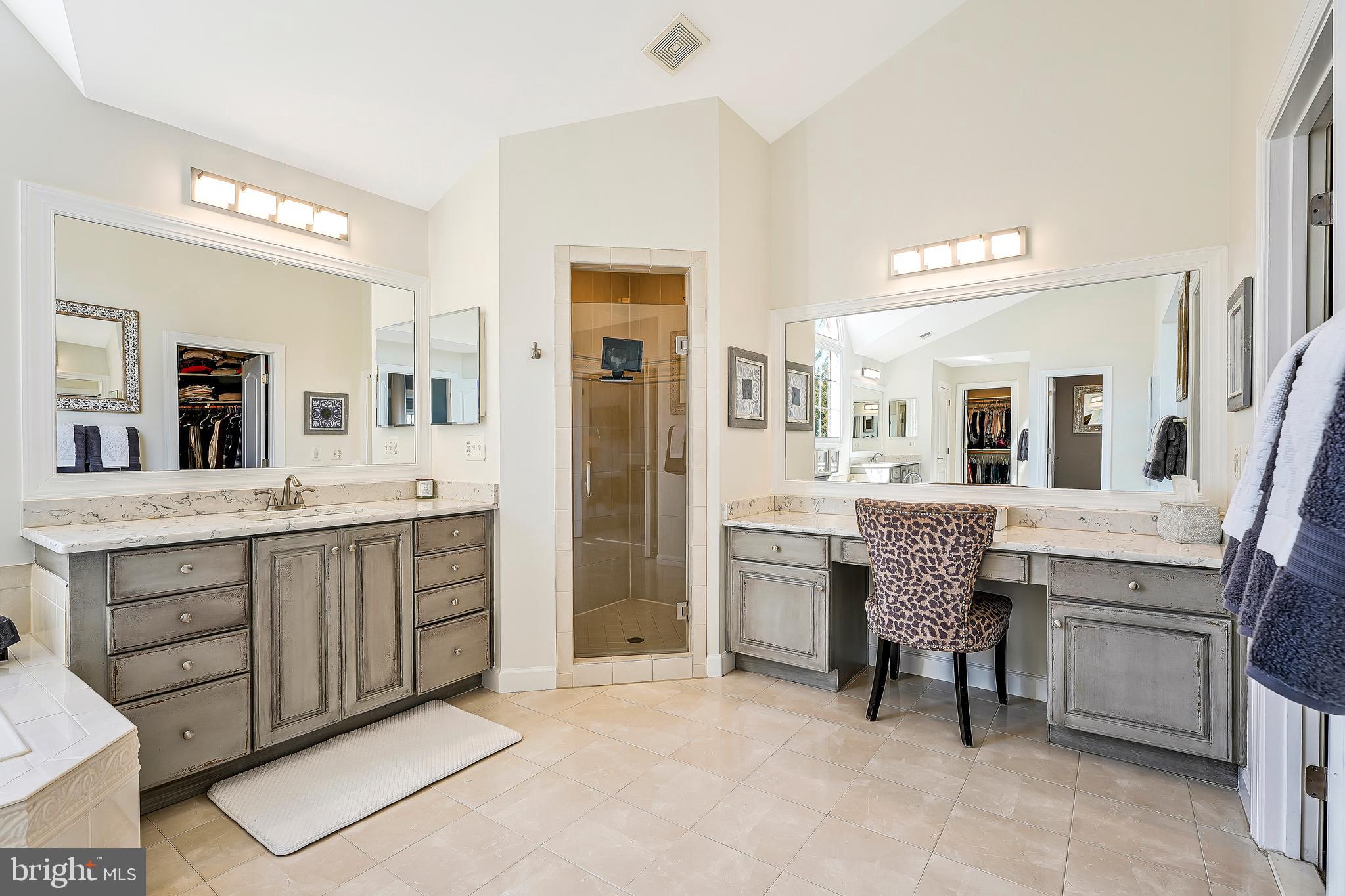 LONG ACRES - Residential