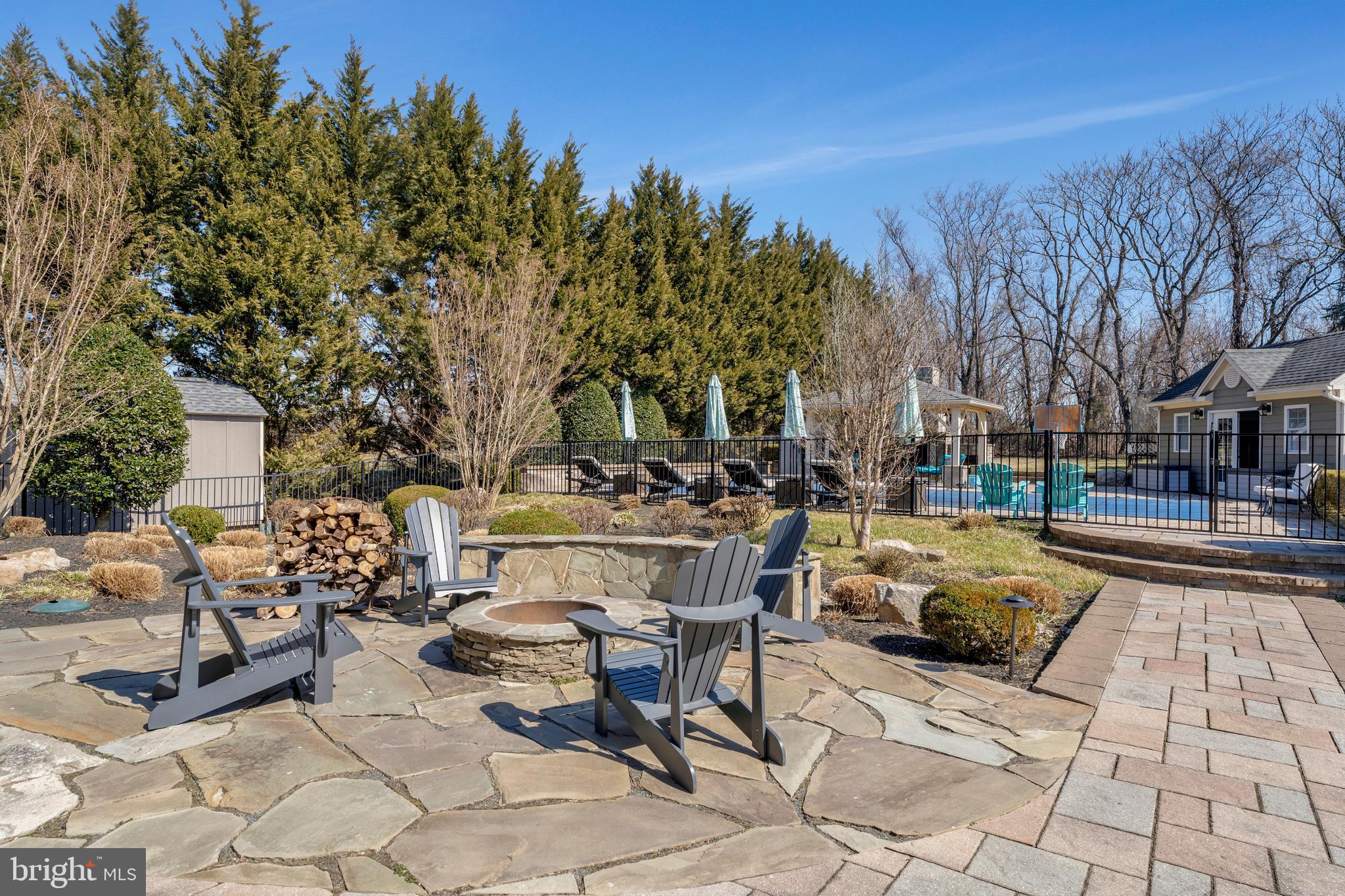 LONG ACRES - Residential