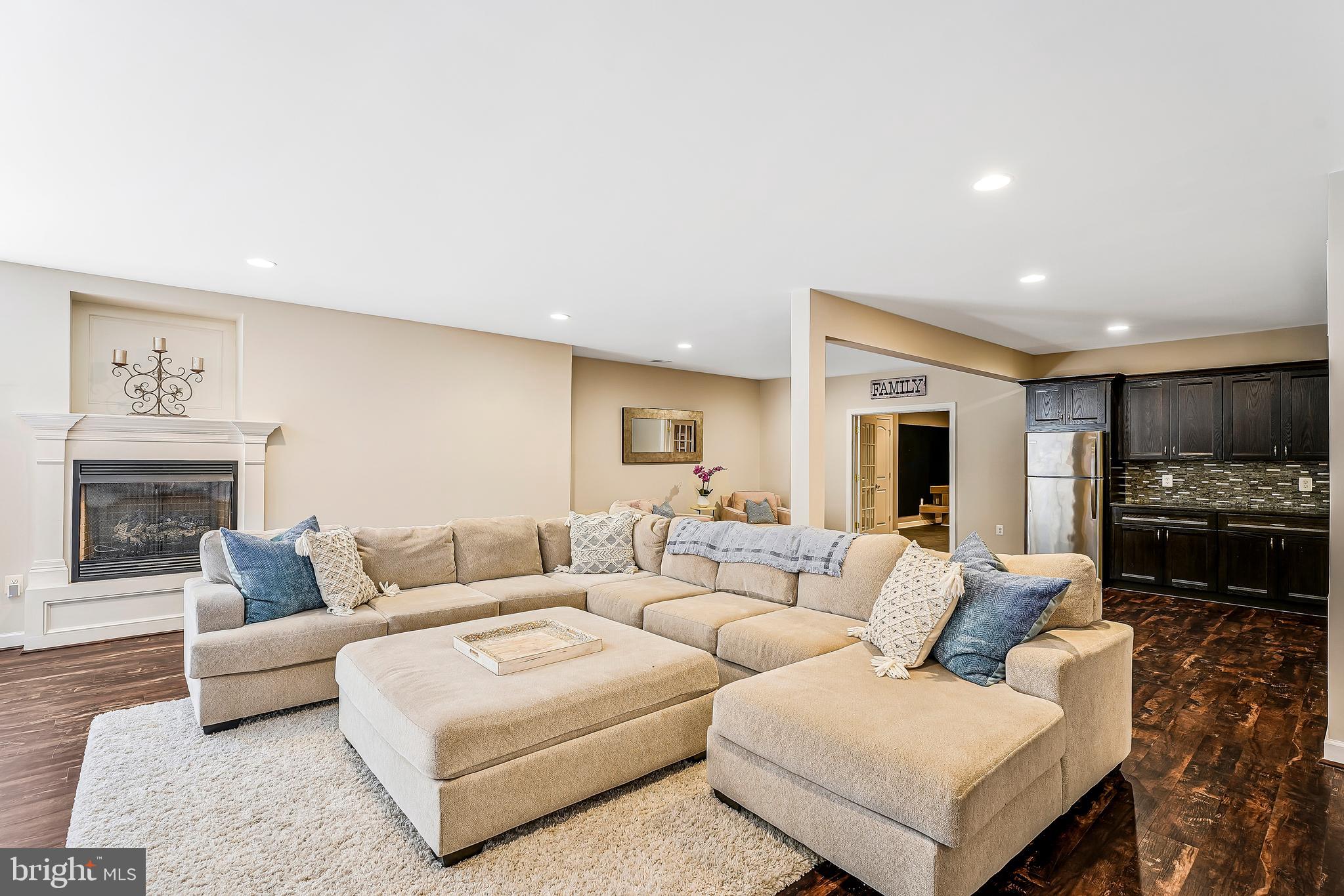 LONG ACRES - Residential