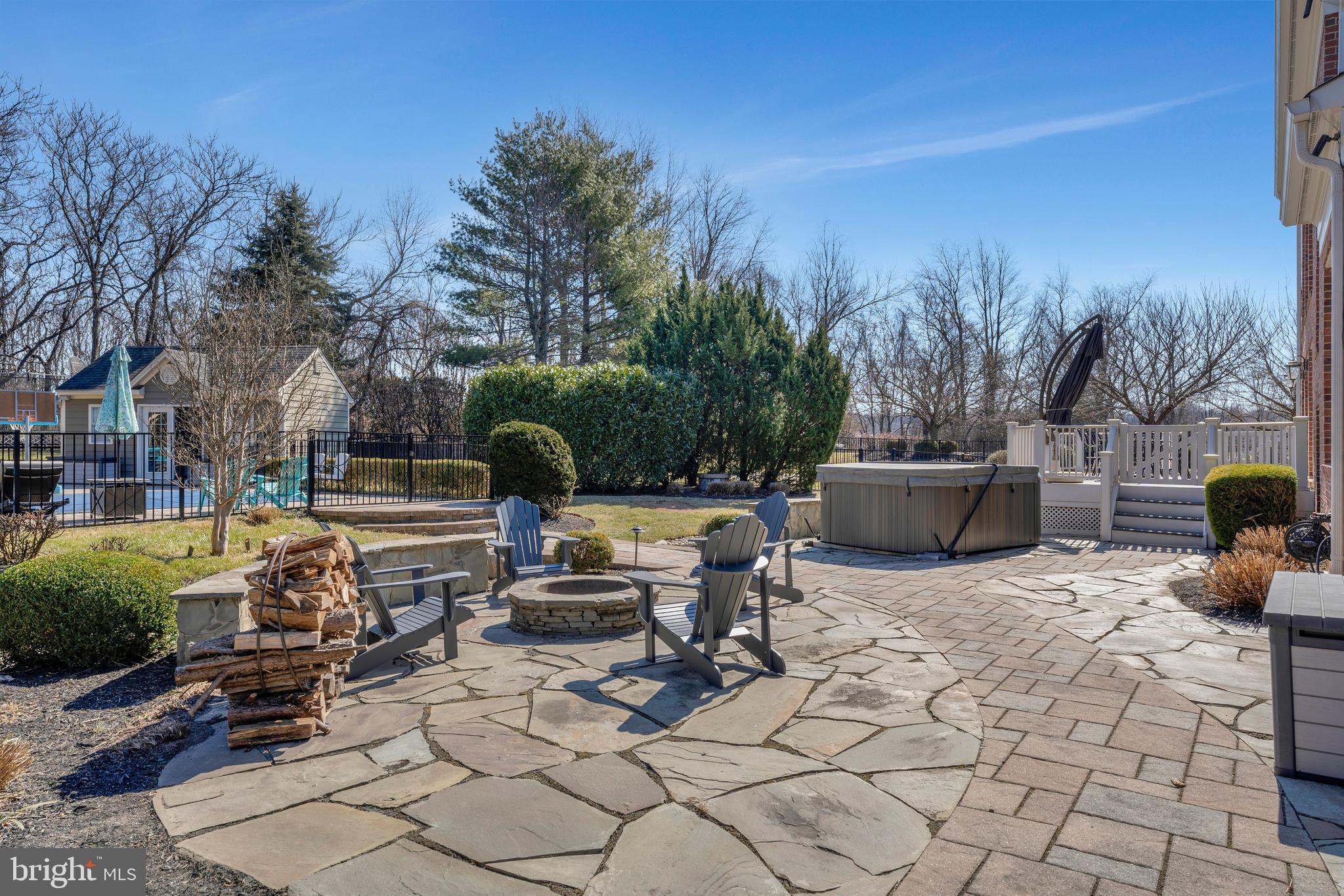 LONG ACRES - Residential