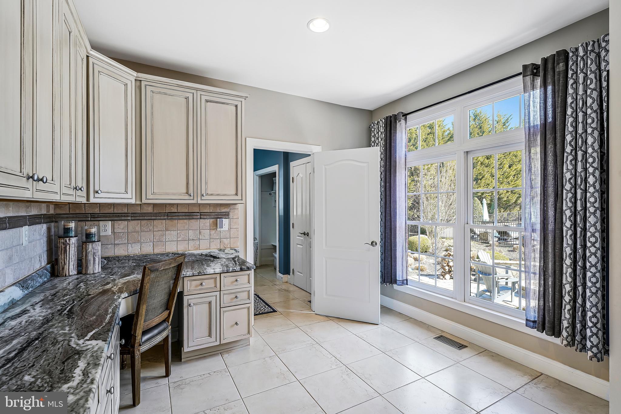 LONG ACRES - Residential