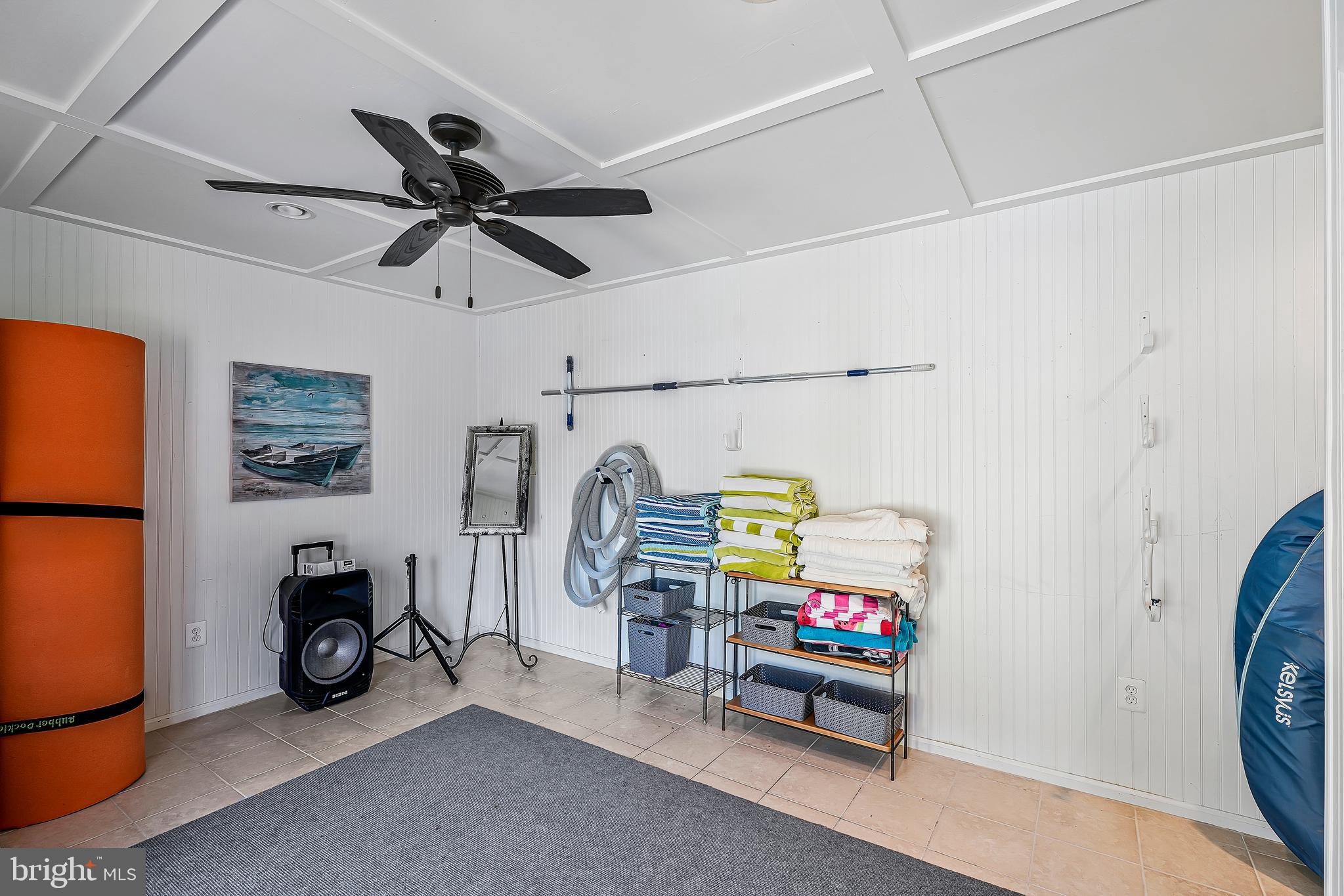 LONG ACRES - Residential