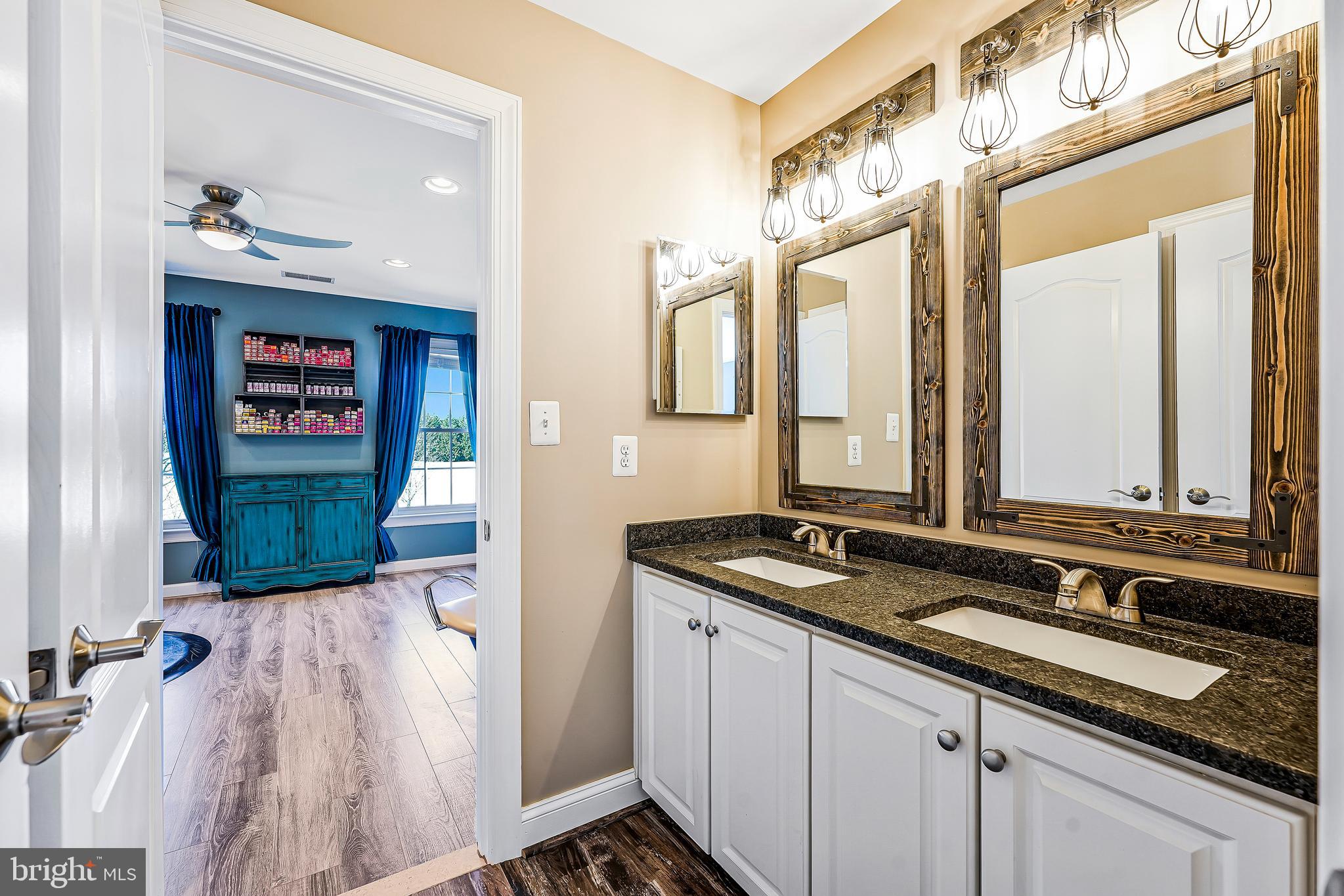 LONG ACRES - Residential