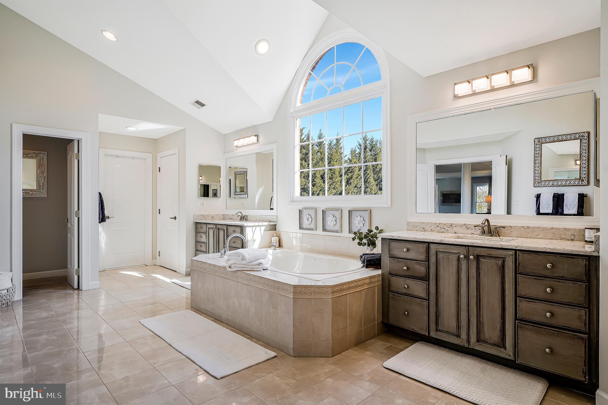 LONG ACRES - Residential