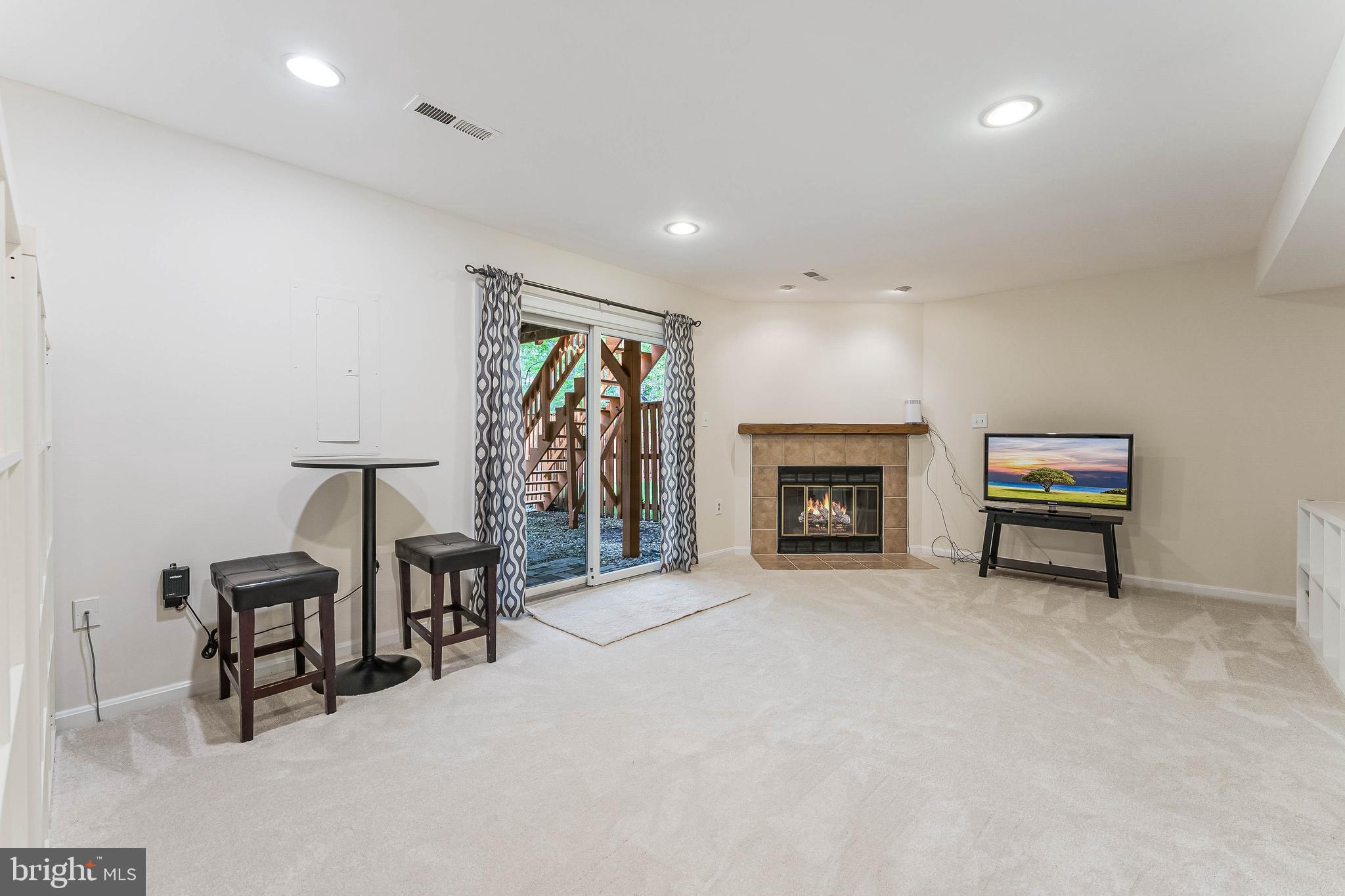 WOODED GLEN - Residential