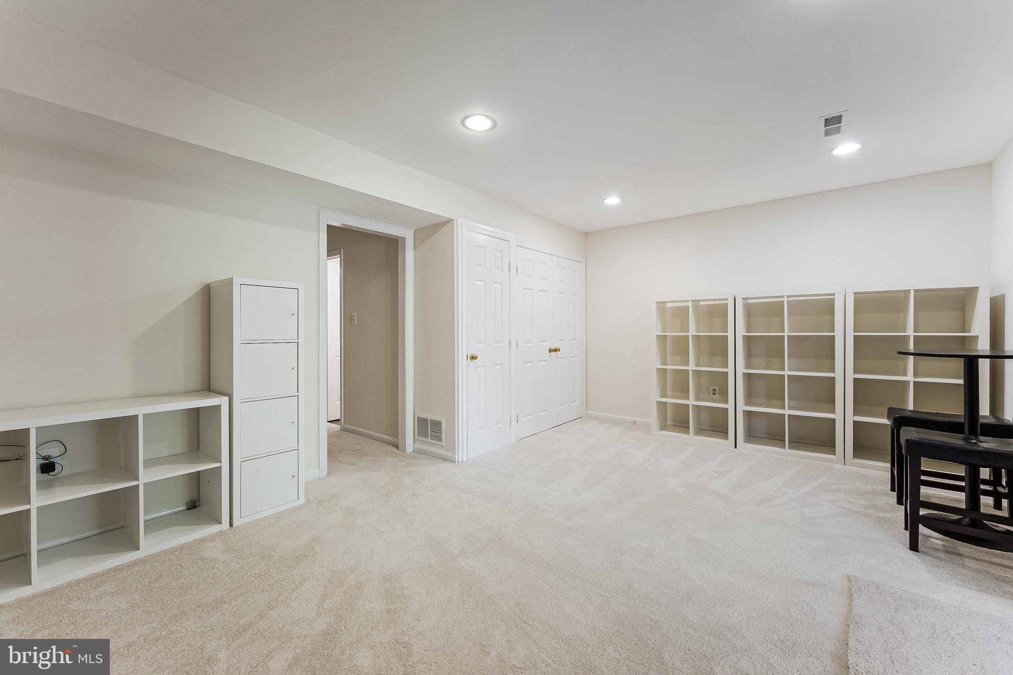 WOODED GLEN - Residential