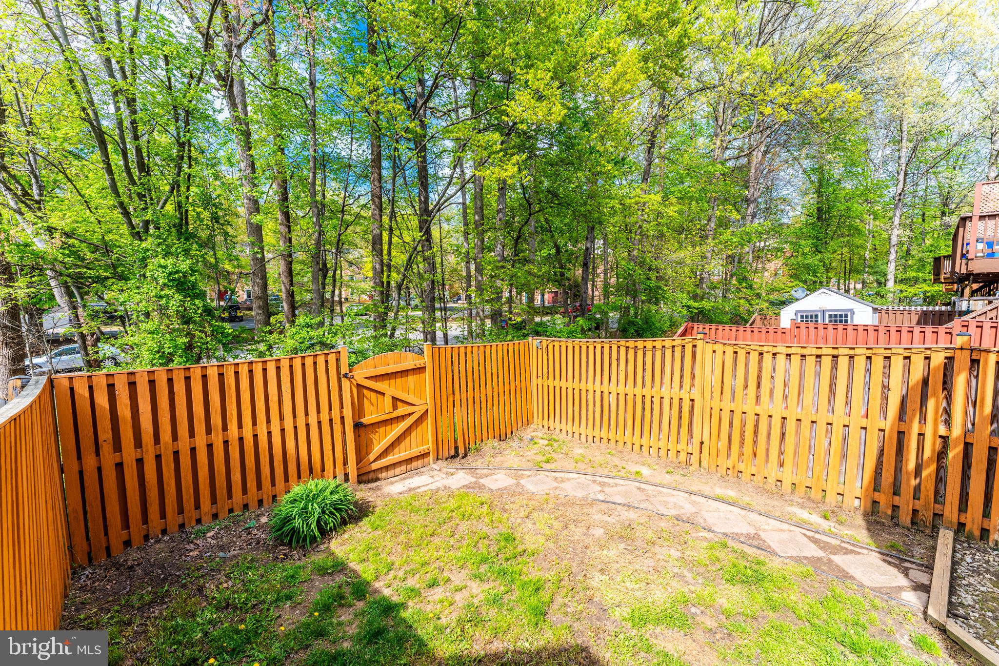 WOODED GLEN - Residential