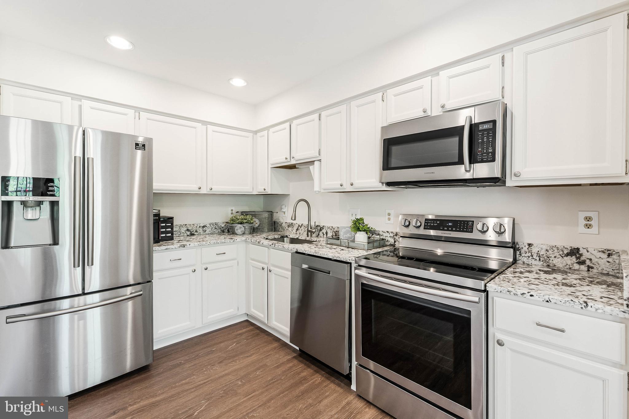 WOODED GLEN - Residential