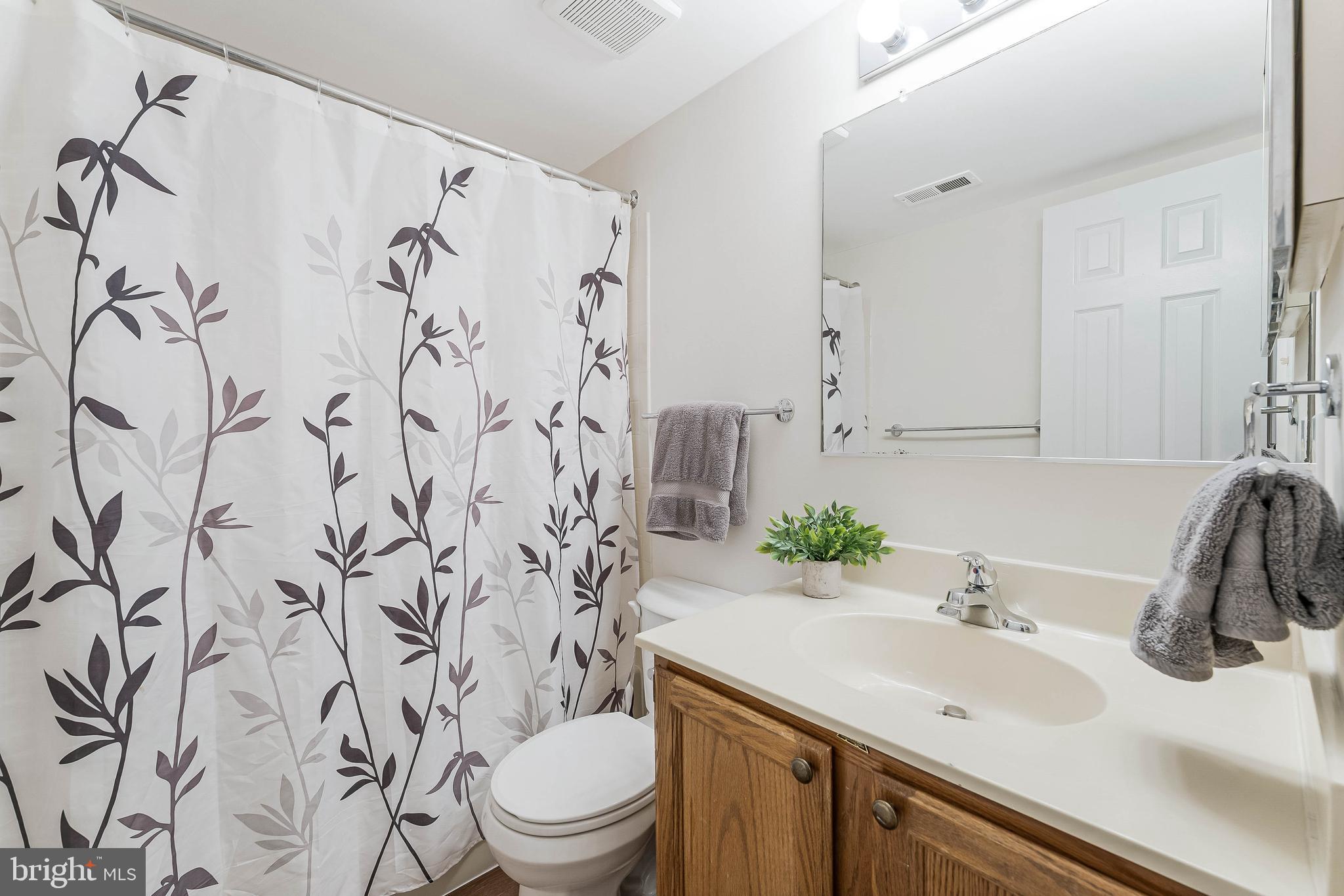 WOODED GLEN - Residential