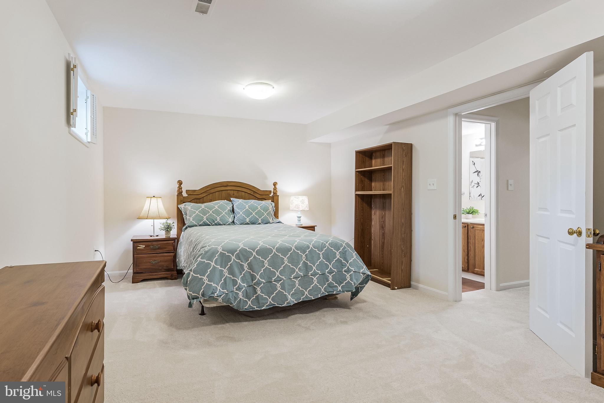 WOODED GLEN - Residential