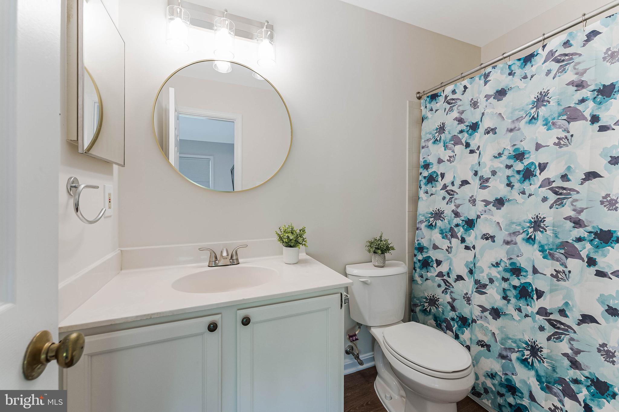 WOODED GLEN - Residential