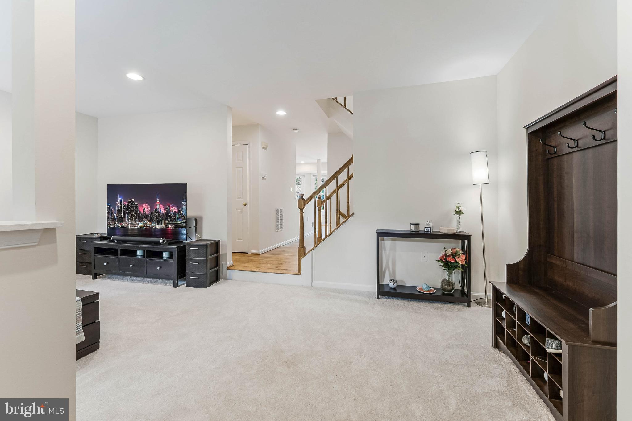 6712 SUNSET WOODS COURT