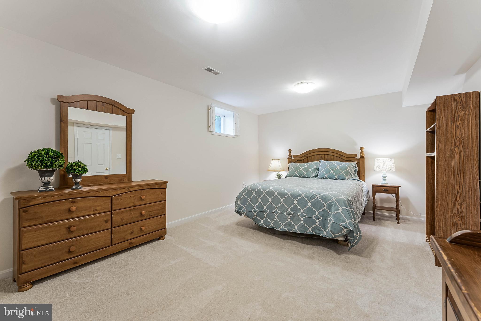 WOODED GLEN - Residential