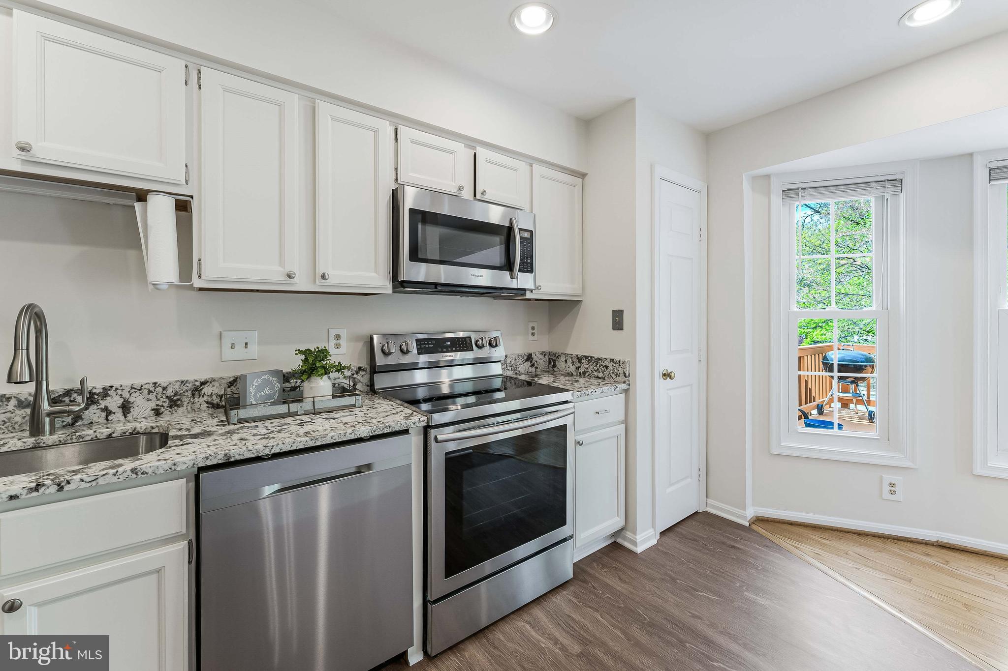 WOODED GLEN - Residential