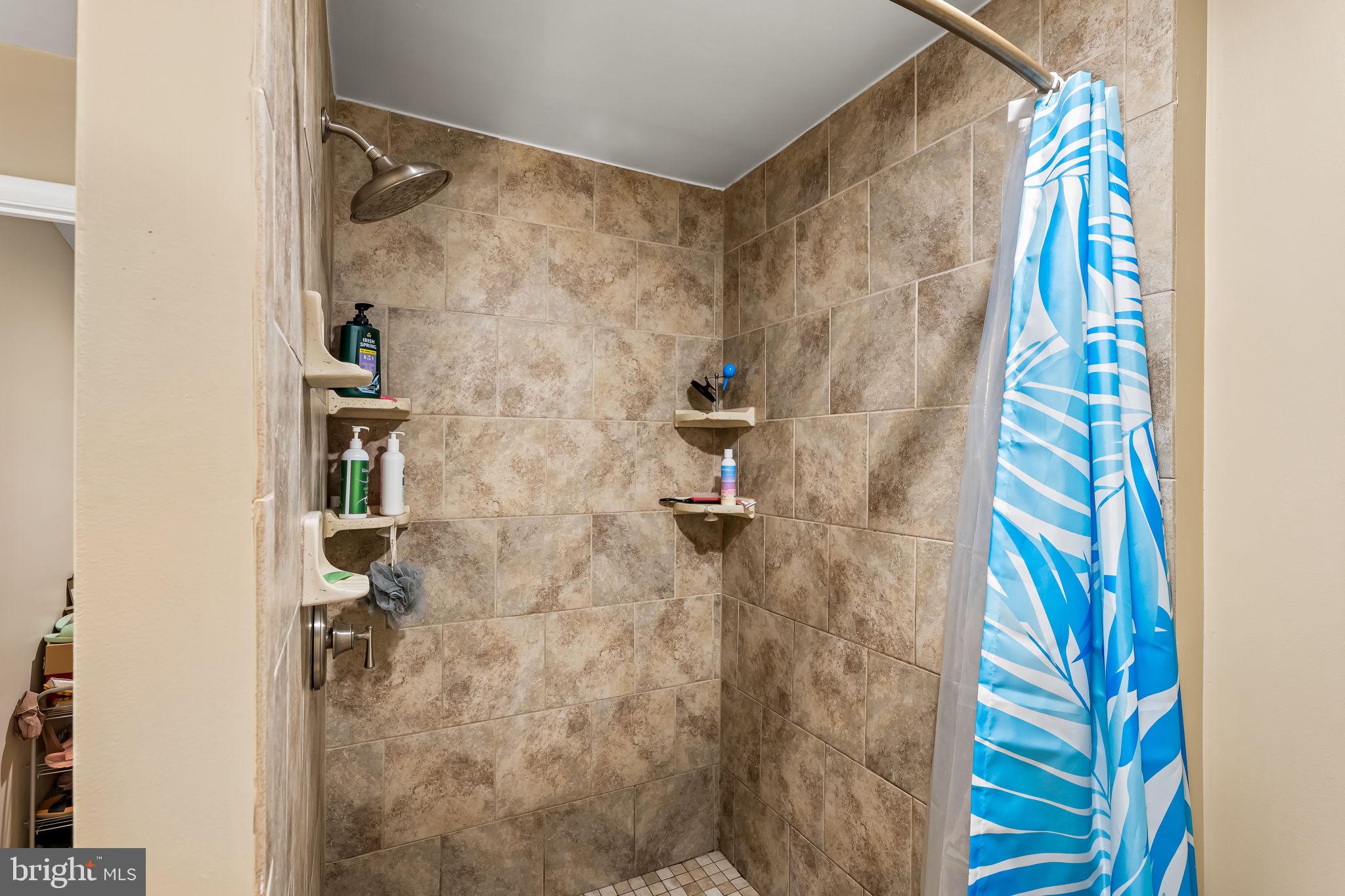 ANNEN WOODS - Residential