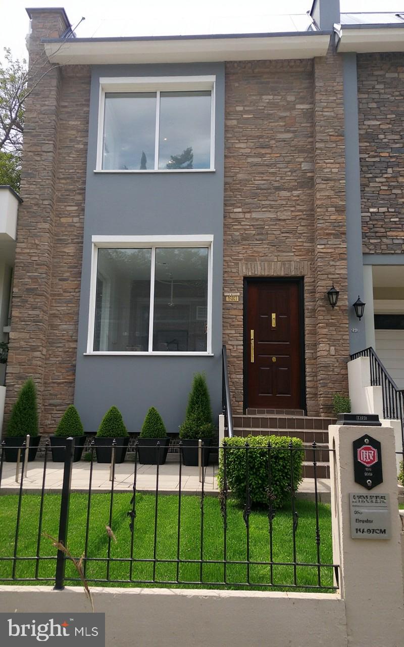 1105 MORSE STREET NE