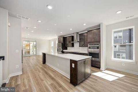 Condo For Sale - 44580 Strabane Terrace<br/> ASHBURN, VA 20147