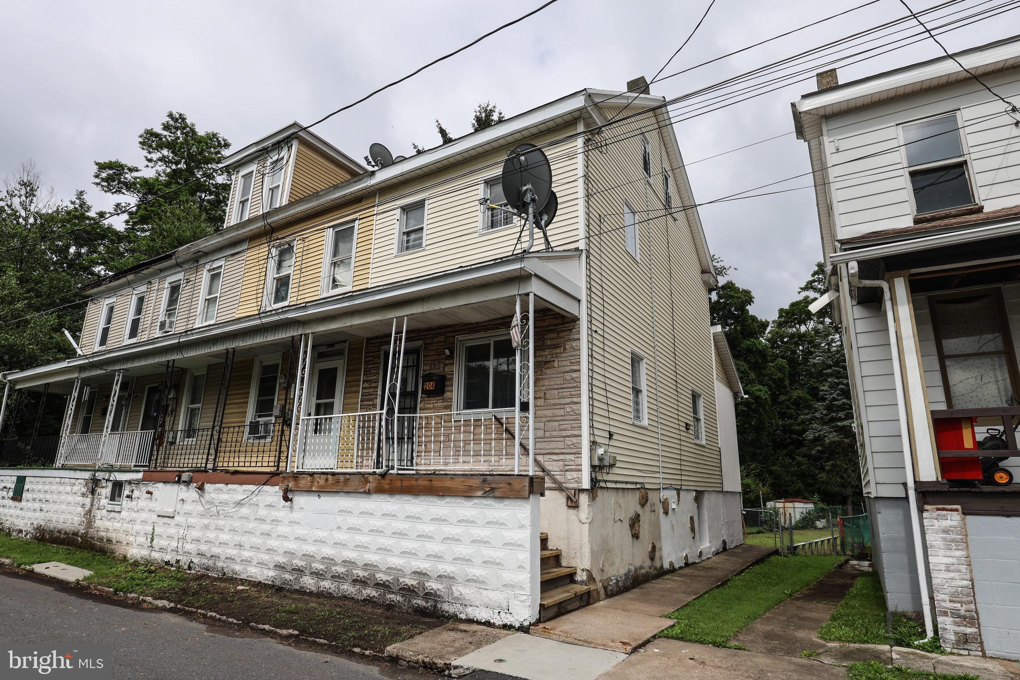 204 3RD STREET
