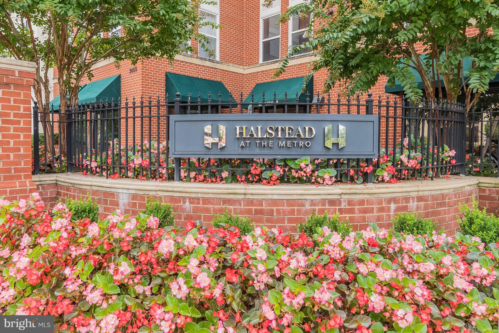 2 GARAGE PARKING SPOTS! Live in the bustling MOSAIC DISTRICT(Merrifield, VA) in this contemporary TOP FLOOR(2-story) 2BR/2BA w/LOFT located next to DUNN LORING Metro! Hardwood floors thru-out, kitchen w/GRANITE & SS appliances. Restaurants, bars, shops, movie theatre, farmers markets, Target & more are just outside your front door=PERFECT LOCATION. Easy access to Tysons Corner, Routes 55/66, I-495 & I-395