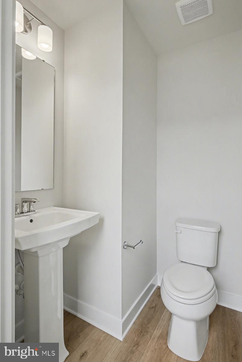 COURTHOUSE COMMONS - Residential Lease