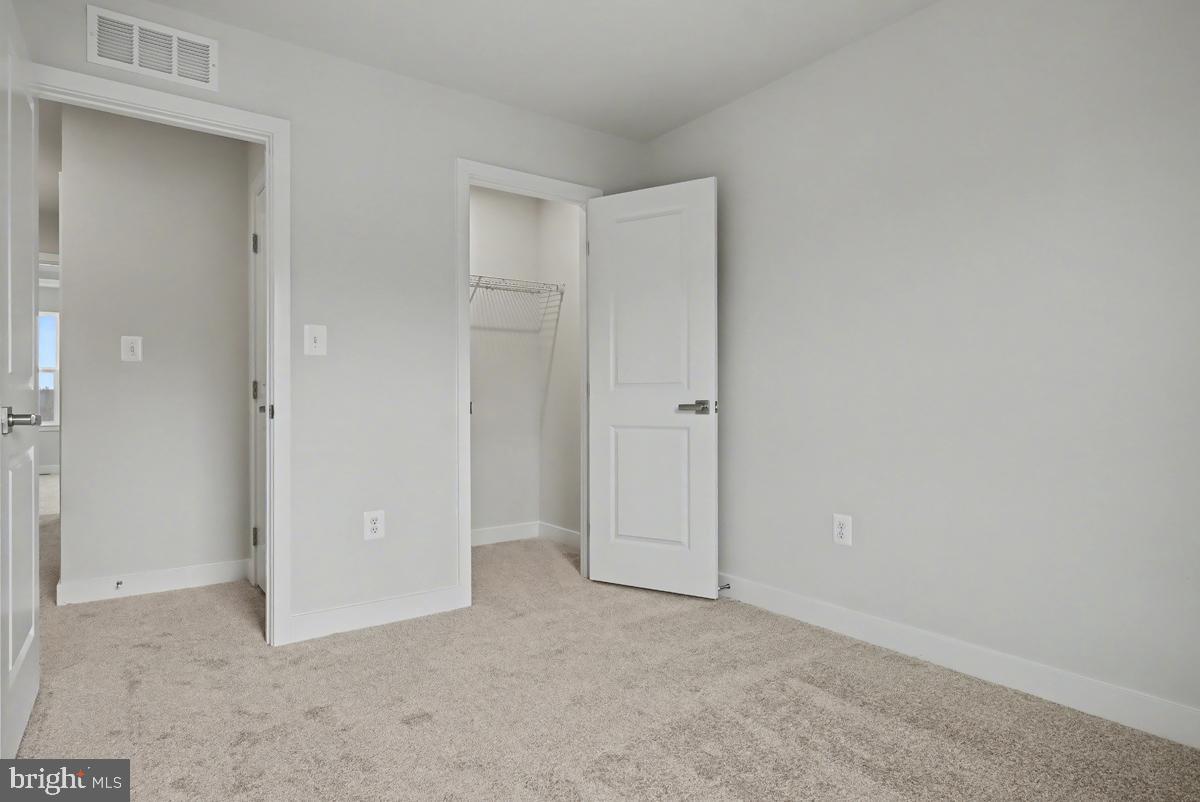 COURTHOUSE COMMONS - Residential Lease