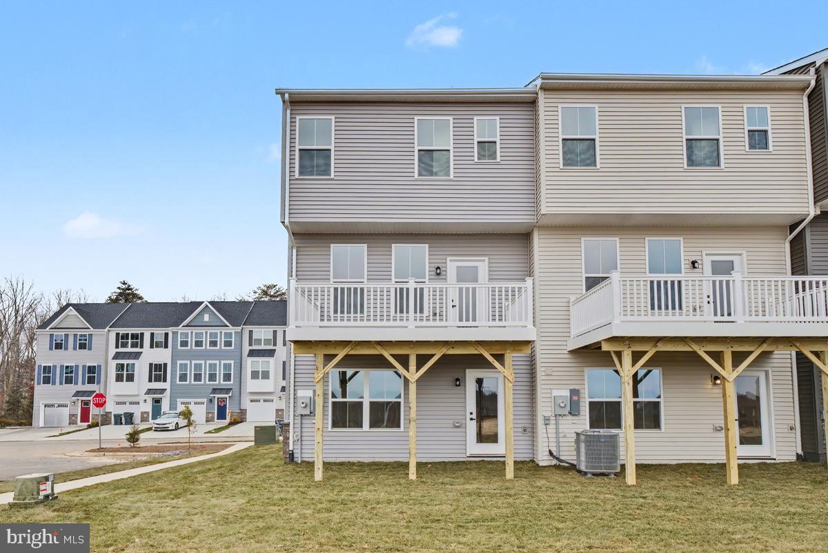 COURTHOUSE COMMONS - Residential Lease