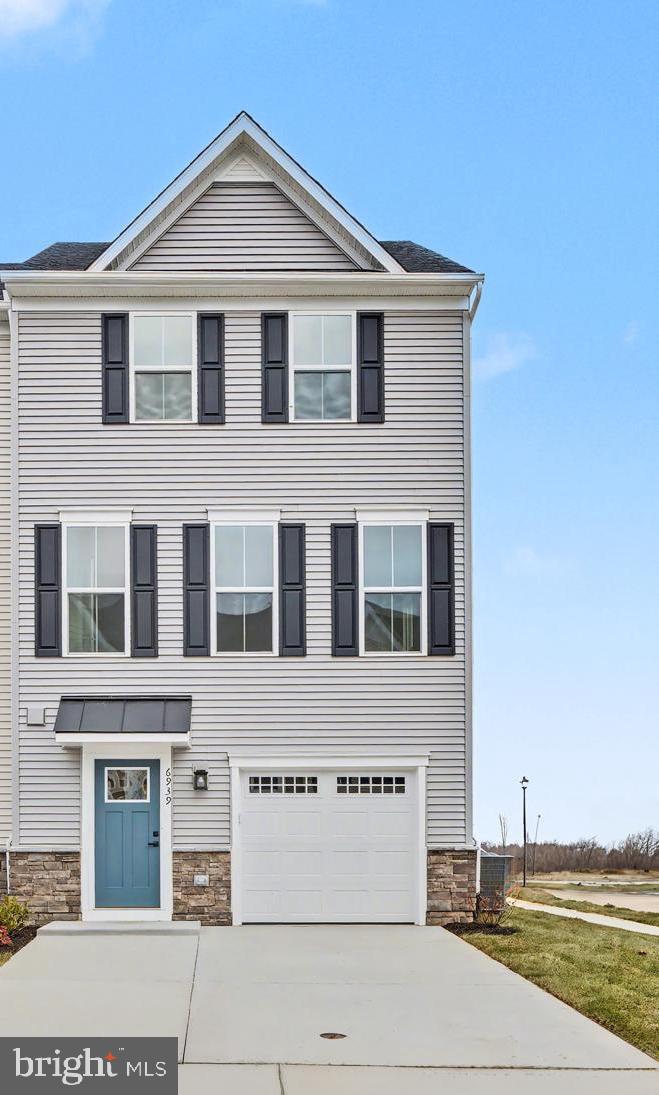 COURTHOUSE COMMONS - Residential Lease