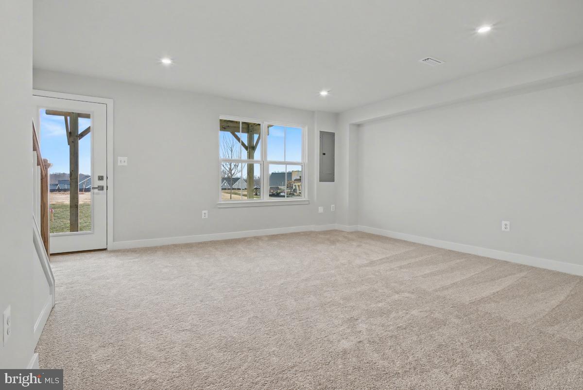 COURTHOUSE COMMONS - Residential Lease