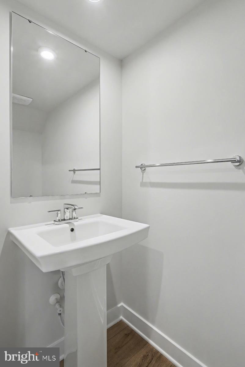 COURTHOUSE COMMONS - Residential Lease