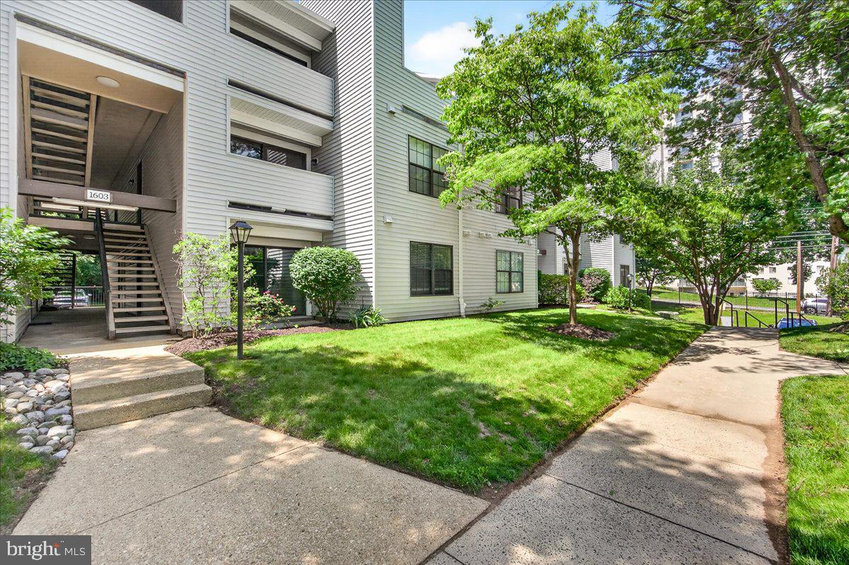 1603 CARRIAGE HOUSE TERRACE 1603-D