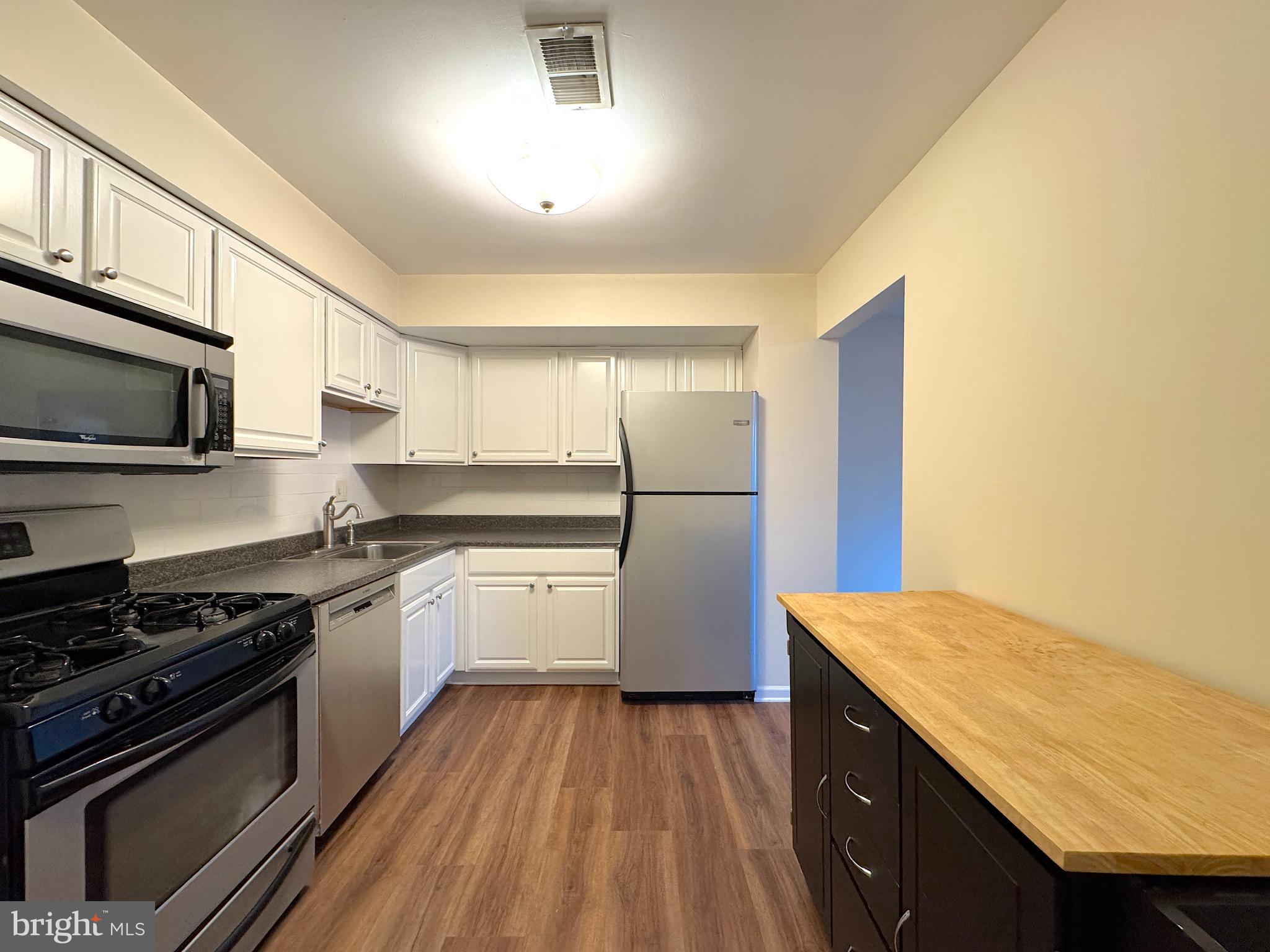 DEEPWOOD - Residential Lease