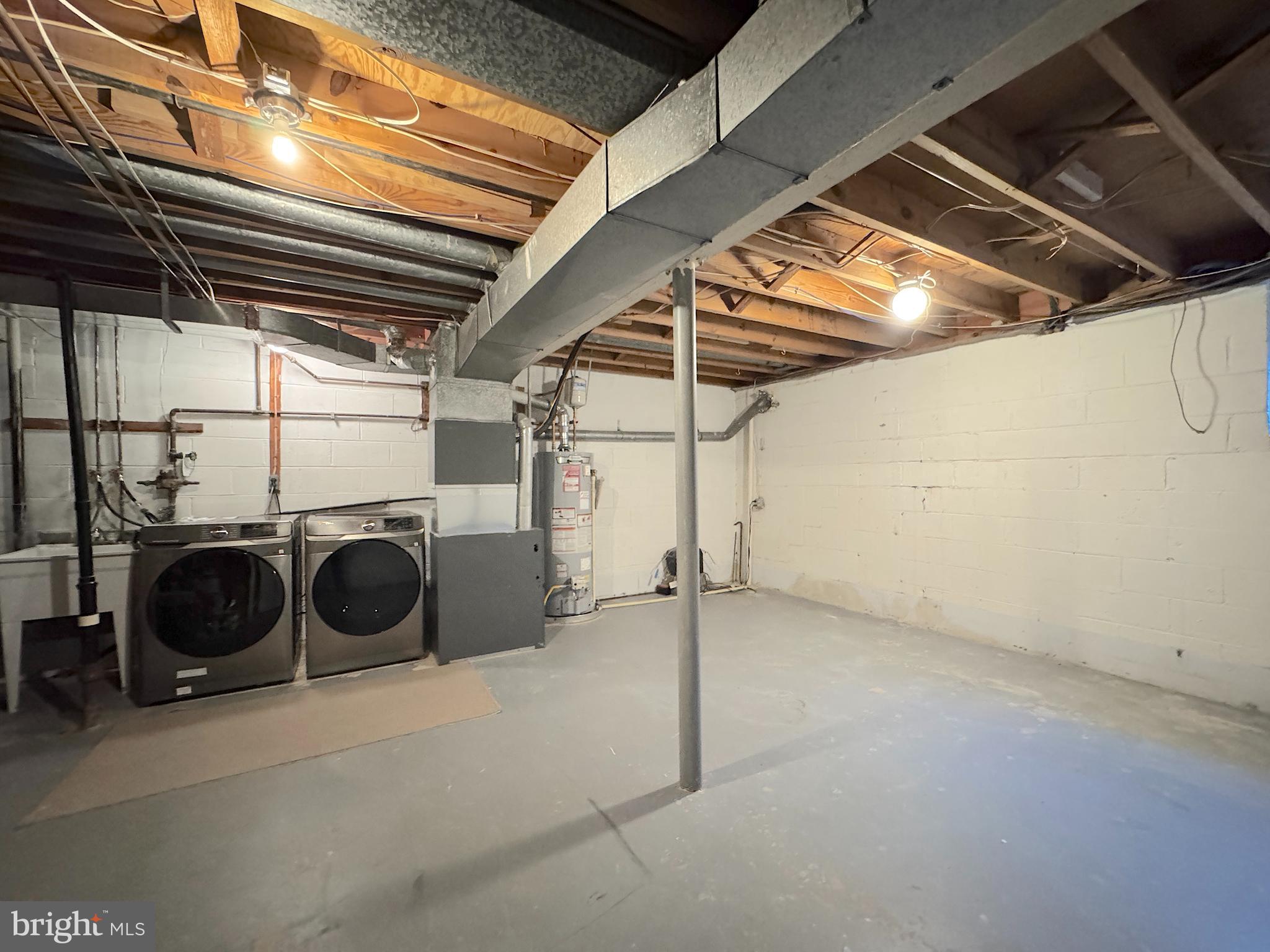 DEEPWOOD - Residential Lease