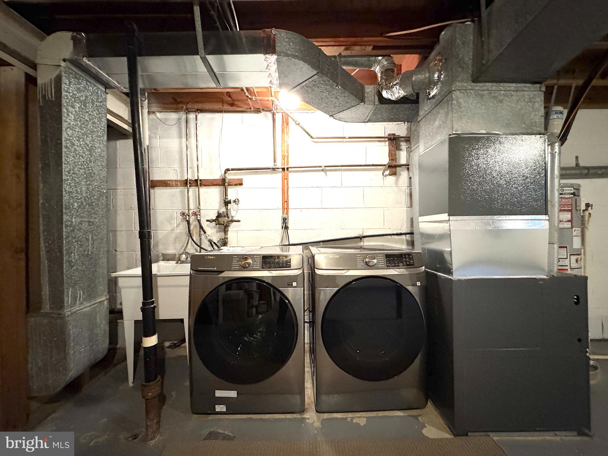 DEEPWOOD - Residential Lease