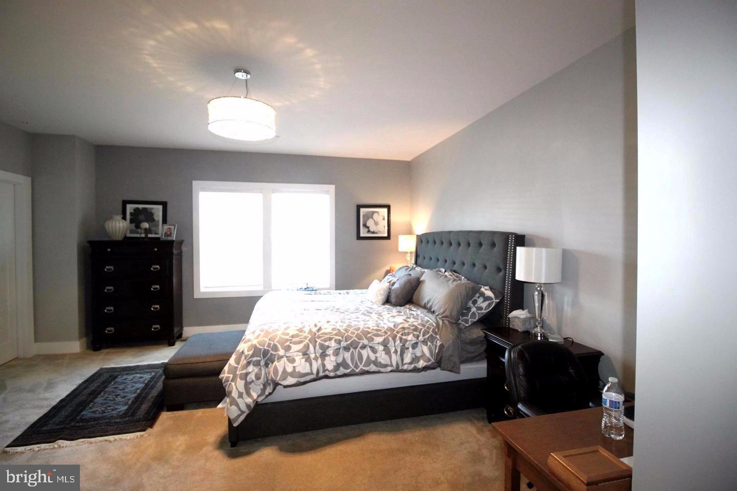 ONE LOUDOUN - Residential